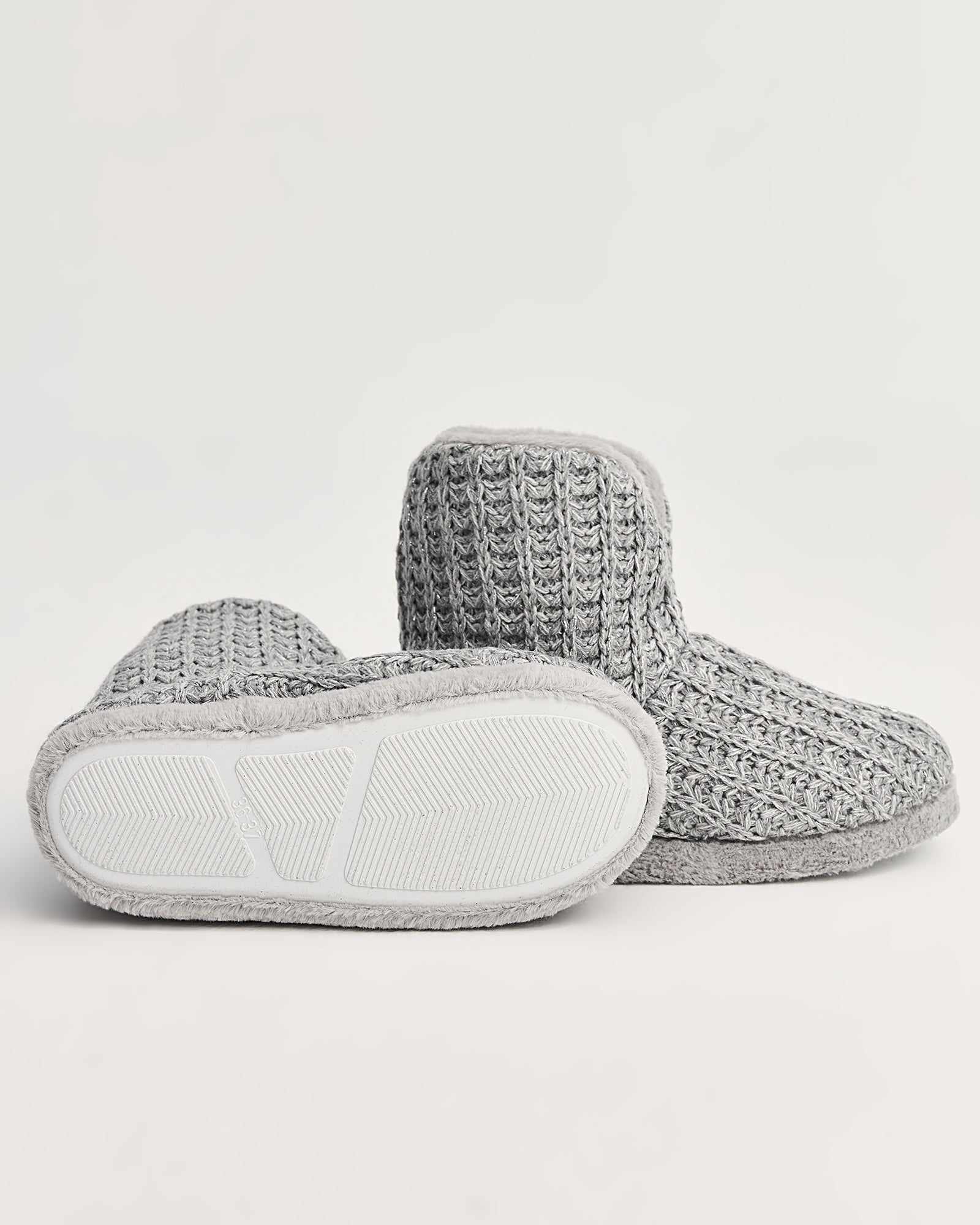 kadın panduf,kadın ev içi panduf,bayan panduf,kadın kışlık panduf,ev için kadın panduf,kadın panduf modelleri,yumuşak kadın panduf,sıcak tutan kadın panduf,kadın ev pandufu,peluş kadın panduf