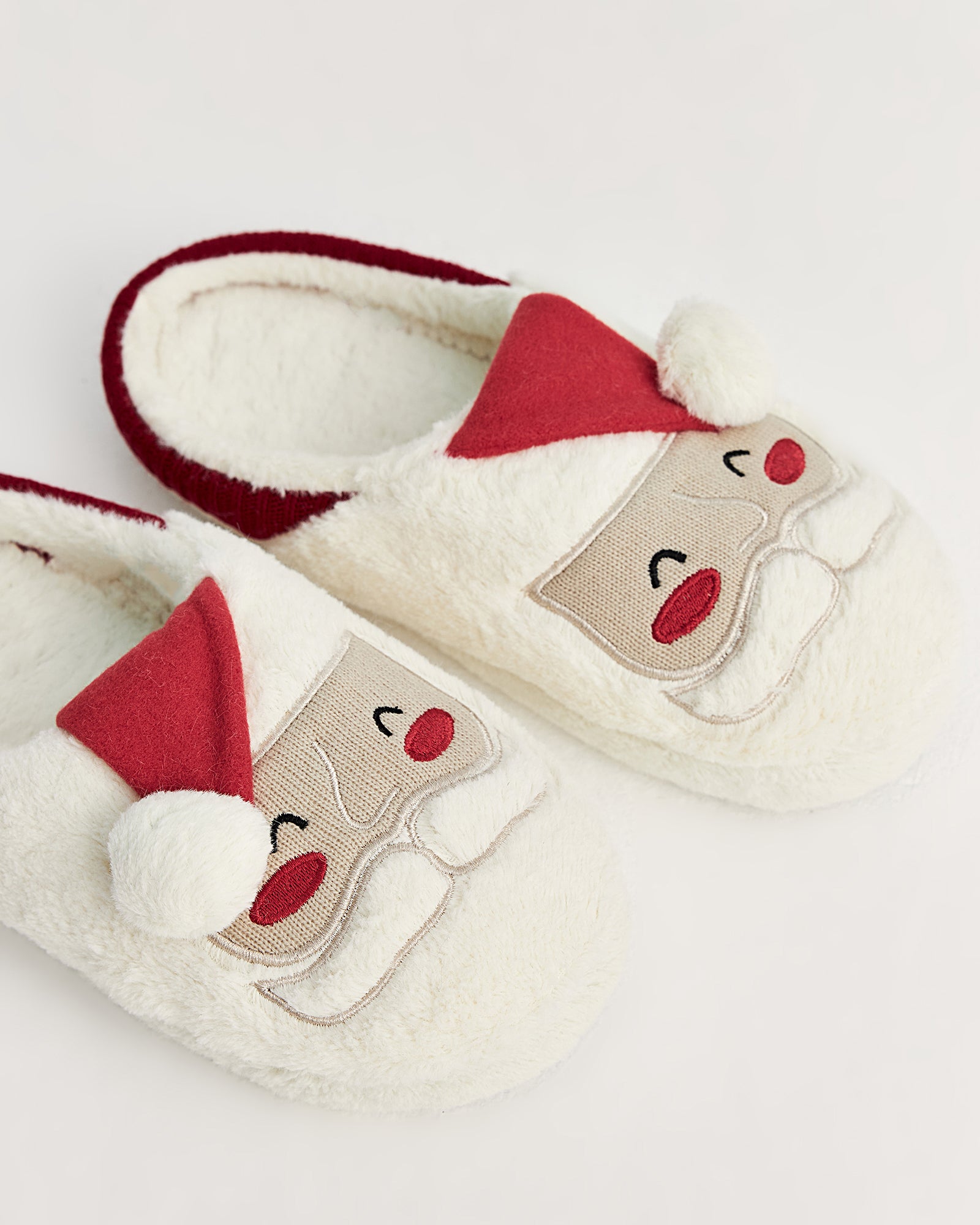 kadın ev terliği,kadın ev içi terlik,bayan ev terliği,kadın kışlık terlik,kadın yazlık terlik,evde giyilen kadın terlikleri,kadın konforlu terlik,rahat kadın ev terliği,kaymaz taban kadın terlik,kapalı kadın ev terliği