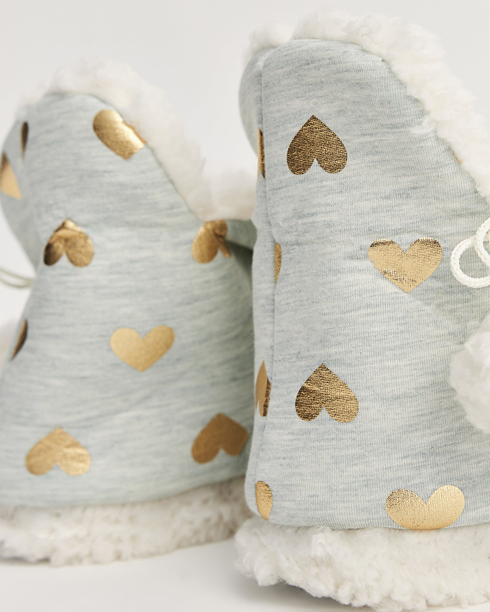 kadın panduf,kadın ev içi panduf,bayan panduf,kadın kışlık panduf,ev için kadın panduf,kadın panduf modelleri,yumuşak kadın panduf,sıcak tutan kadın panduf,kadın ev pandufu,peluş kadın panduf