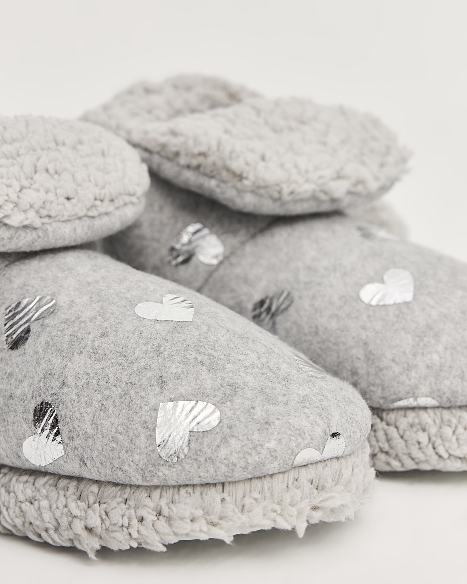 kadın panduf,kadın ev içi panduf,bayan panduf,kadın kışlık panduf,ev için kadın panduf,kadın panduf modelleri,yumuşak kadın panduf,sıcak tutan kadın panduf,kadın ev pandufu,peluş kadın panduf