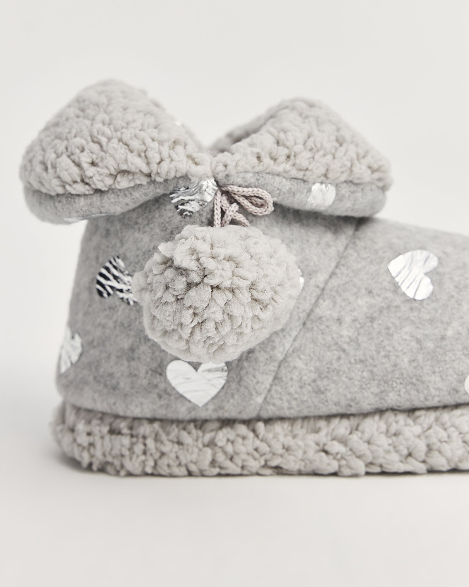 kadın panduf,kadın ev içi panduf,bayan panduf,kadın kışlık panduf,ev için kadın panduf,kadın panduf modelleri,yumuşak kadın panduf,sıcak tutan kadın panduf,kadın ev pandufu,peluş kadın panduf