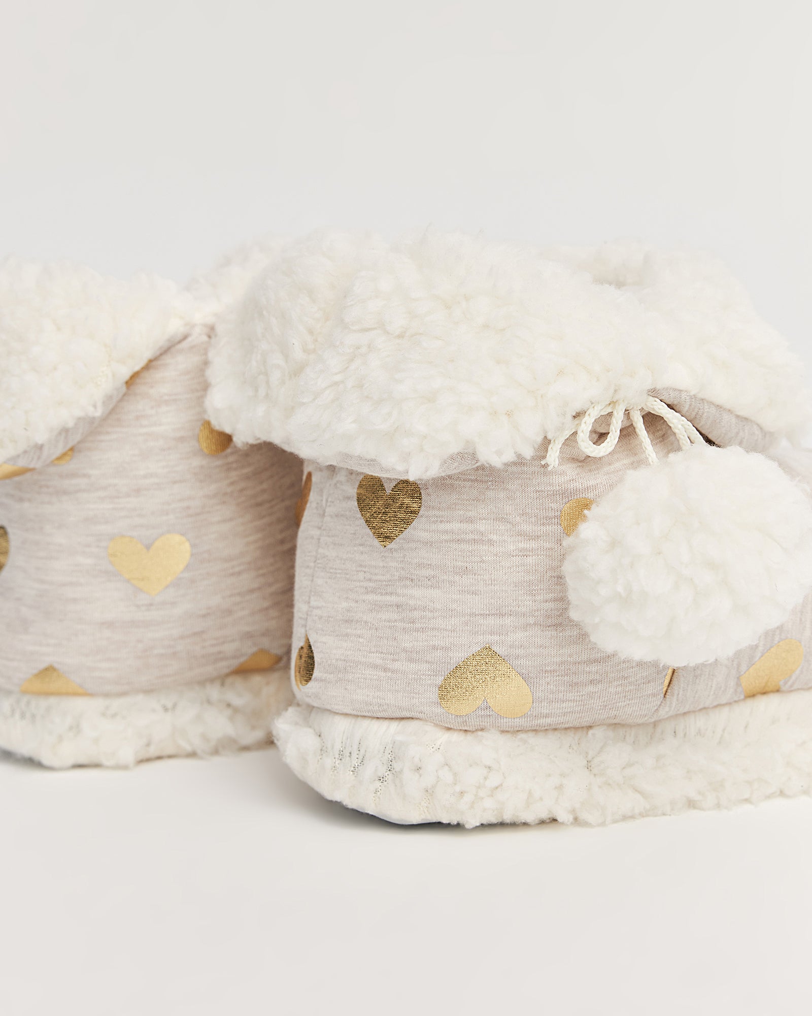 kadın panduf,kadın ev içi panduf,bayan panduf,kadın kışlık panduf,ev için kadın panduf,kadın panduf modelleri,yumuşak kadın panduf,sıcak tutan kadın panduf,kadın ev pandufu,peluş kadın panduf