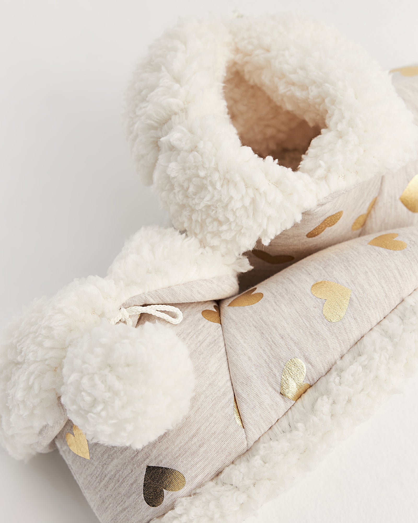 kadın panduf,kadın ev içi panduf,bayan panduf,kadın kışlık panduf,ev için kadın panduf,kadın panduf modelleri,yumuşak kadın panduf,sıcak tutan kadın panduf,kadın ev pandufu,peluş kadın panduf