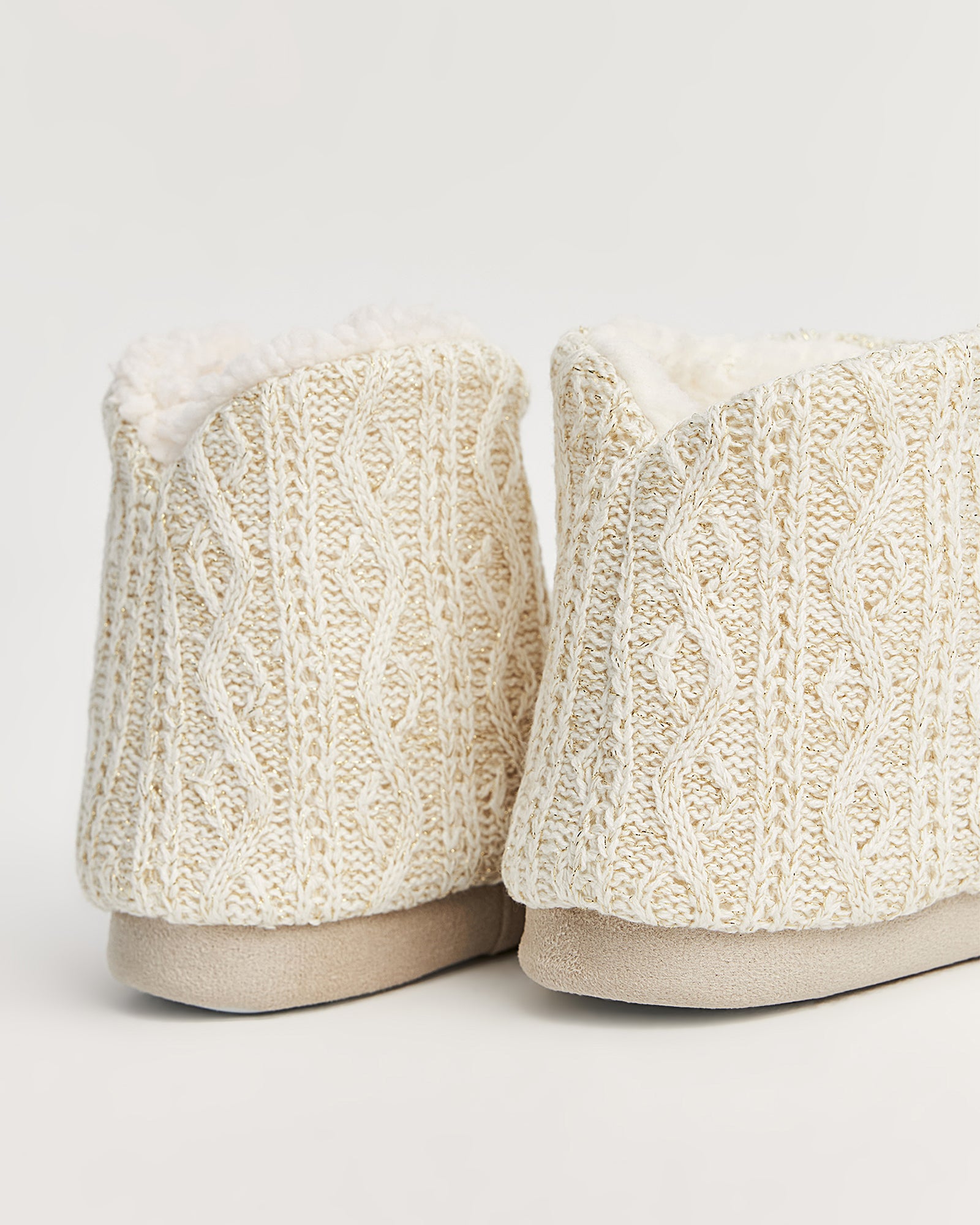 kadın panduf,kadın ev içi panduf,bayan panduf,kadın kışlık panduf,ev için kadın panduf,kadın panduf modelleri,yumuşak kadın panduf,sıcak tutan kadın panduf,kadın ev pandufu,peluş kadın panduf