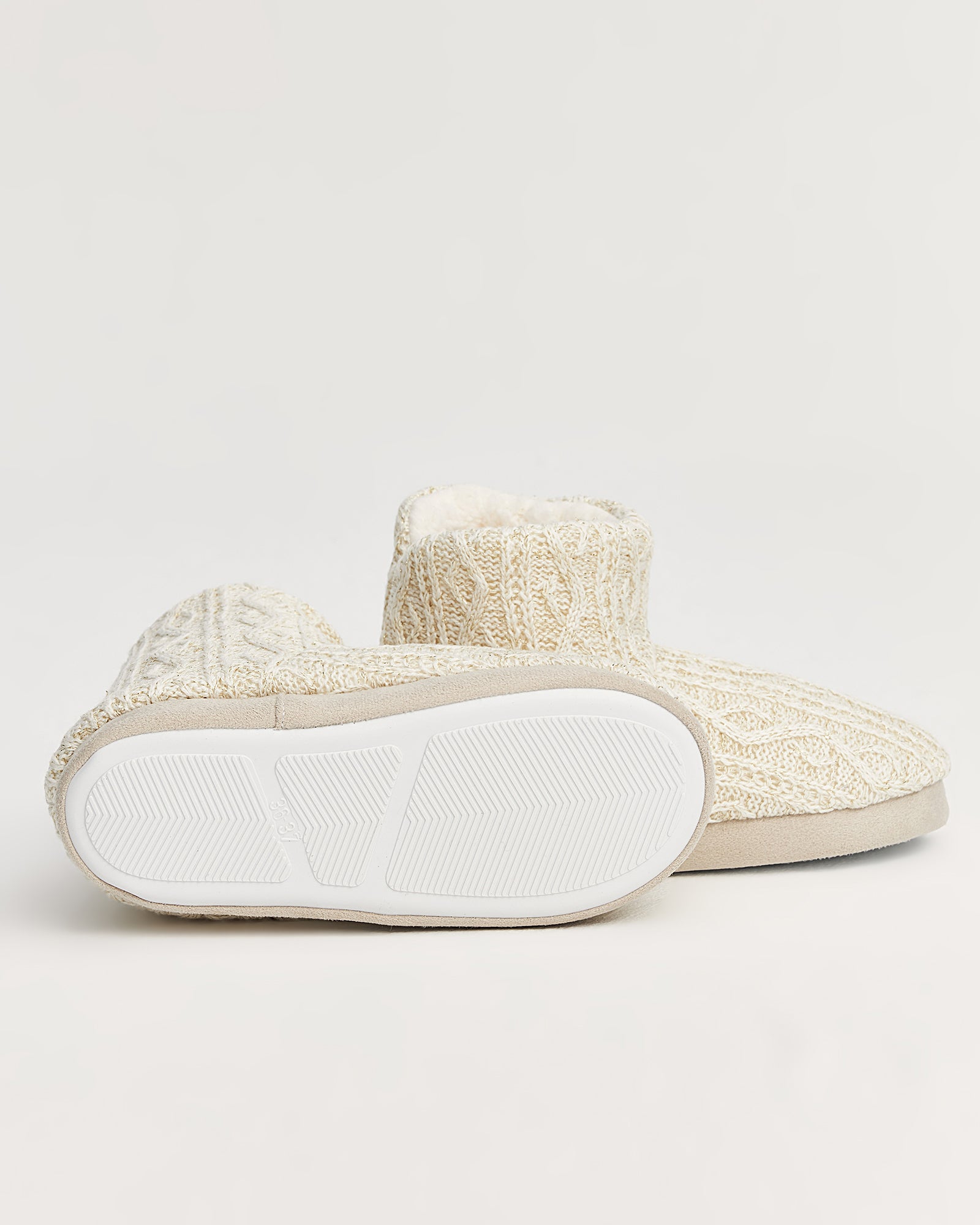 kadın panduf,kadın ev içi panduf,bayan panduf,kadın kışlık panduf,ev için kadın panduf,kadın panduf modelleri,yumuşak kadın panduf,sıcak tutan kadın panduf,kadın ev pandufu,peluş kadın panduf