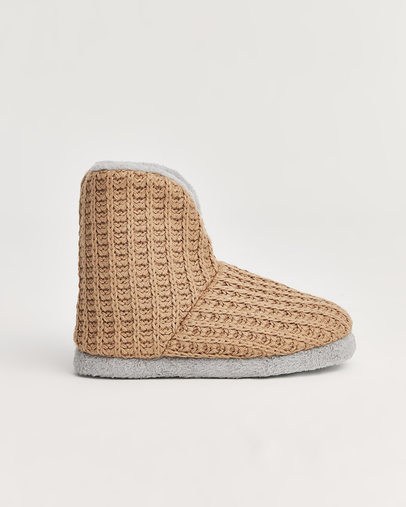 kadın panduf,kadın ev içi panduf,bayan panduf,kadın kışlık panduf,ev için kadın panduf,kadın panduf modelleri,yumuşak kadın panduf,sıcak tutan kadın panduf,kadın ev pandufu,peluş kadın panduf