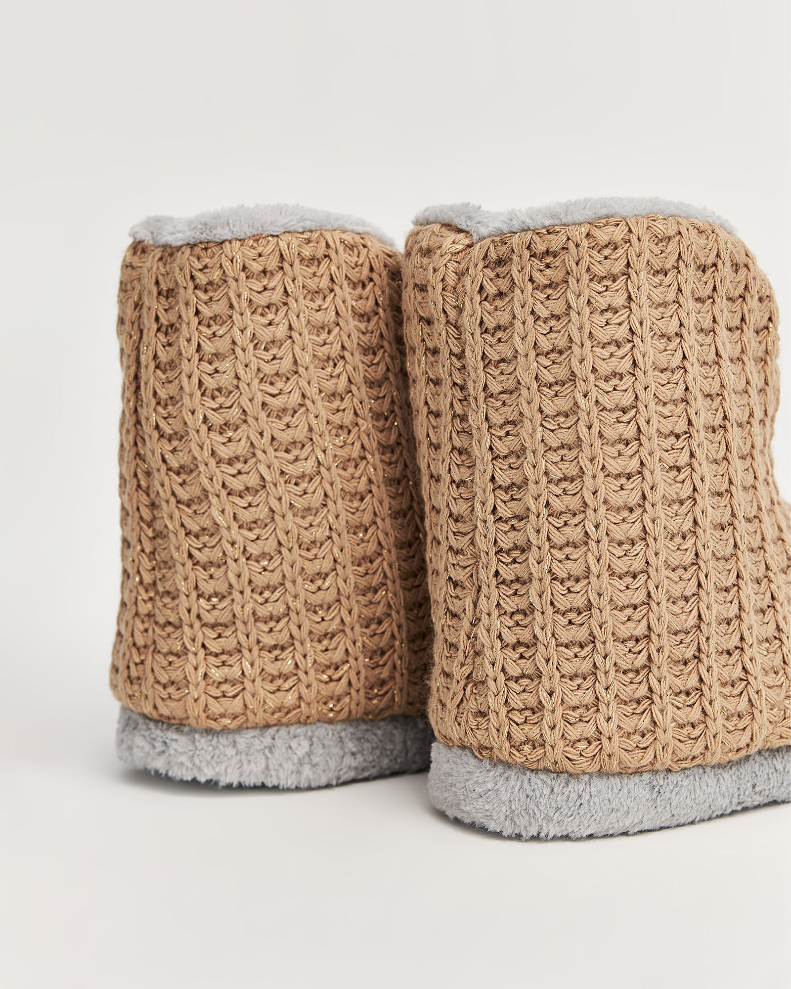 kadın panduf,kadın ev içi panduf,bayan panduf,kadın kışlık panduf,ev için kadın panduf,kadın panduf modelleri,yumuşak kadın panduf,sıcak tutan kadın panduf,kadın ev pandufu,peluş kadın panduf