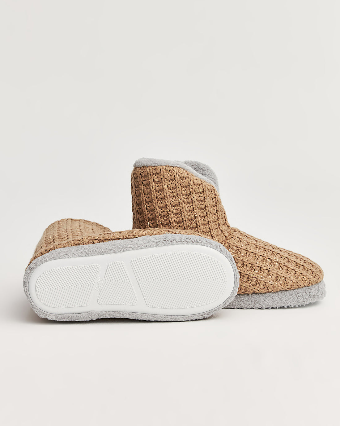 kadın panduf,kadın ev içi panduf,bayan panduf,kadın kışlık panduf,ev için kadın panduf,kadın panduf modelleri,yumuşak kadın panduf,sıcak tutan kadın panduf,kadın ev pandufu,peluş kadın panduf