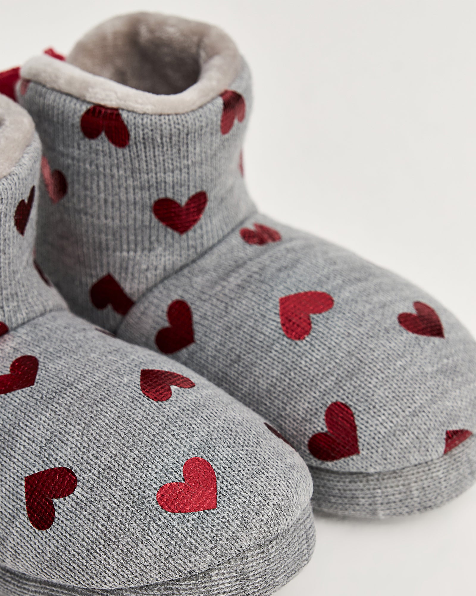 kadın panduf,kadın ev içi panduf,bayan panduf,kadın kışlık panduf,ev için kadın panduf,kadın panduf modelleri,yumuşak kadın panduf,sıcak tutan kadın panduf,kadın ev pandufu,peluş kadın panduf