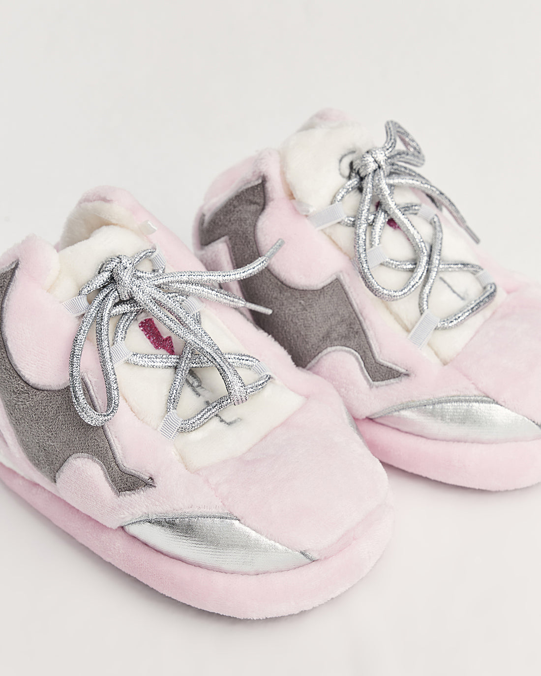 çocuk ev içi ayakkabı,çocuk ev ayakkabısı,kız çocuk ev ayakkabısı,erkek çocuk ev ayakkabısı,çocuk ev ayakkabısı modelleri,çocuk ev içi ayakkabı çeşitleri,rahat çocuk ev ayakkabısı,konforlu çocuk ev içi ayakkabı,evde giyilen çocuk ayakkabısı