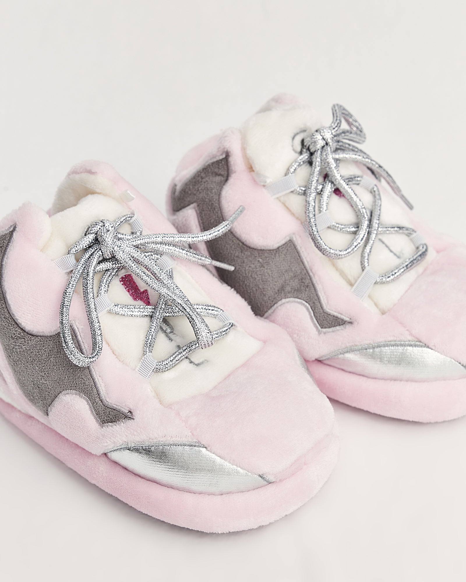 çocuk ev içi ayakkabı,çocuk ev ayakkabısı,kız çocuk ev ayakkabısı,erkek çocuk ev ayakkabısı,çocuk ev ayakkabısı modelleri,çocuk ev içi ayakkabı çeşitleri,rahat çocuk ev ayakkabısı,konforlu çocuk ev içi ayakkabı,evde giyilen çocuk ayakkabısı