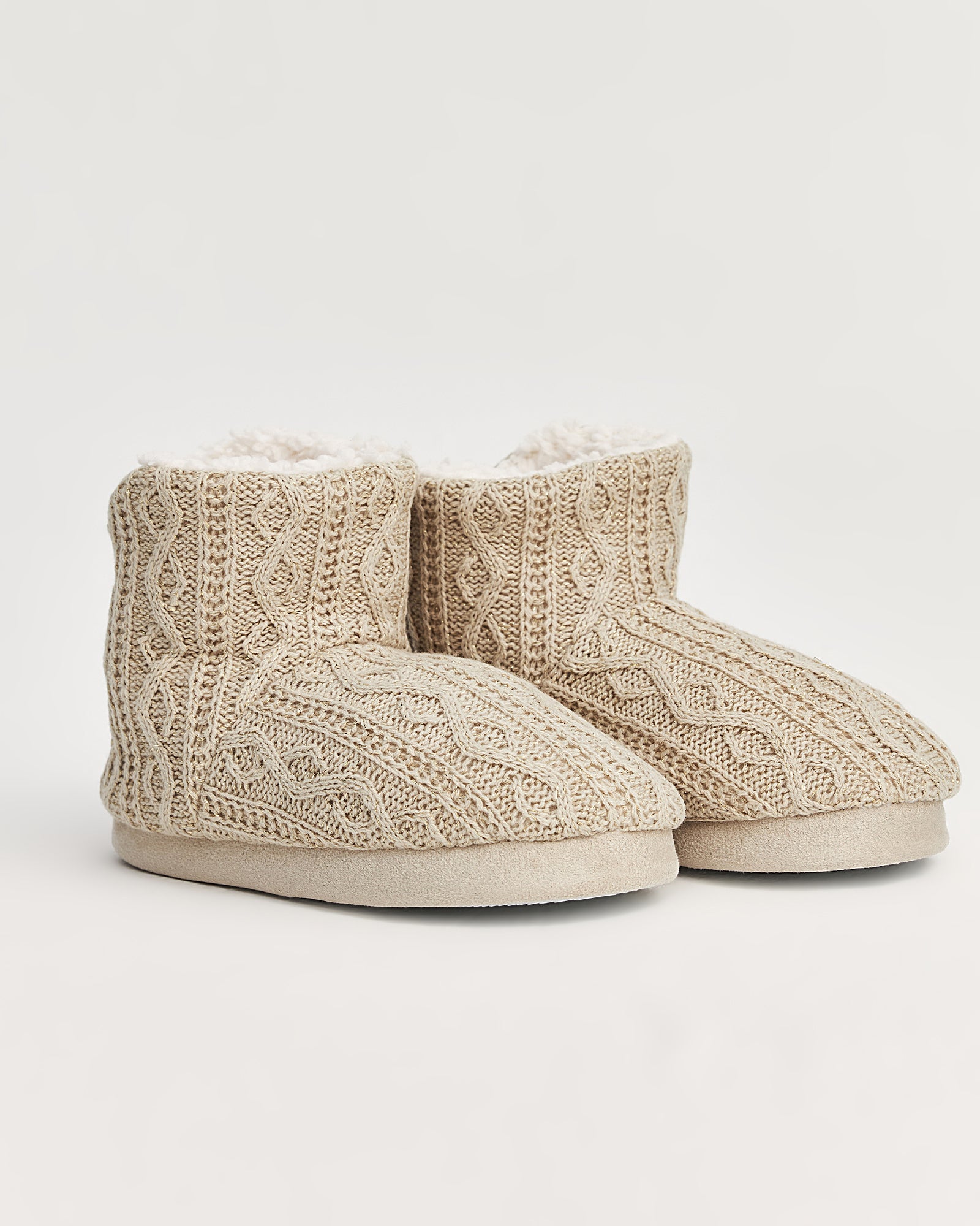 kadın panduf,kadın ev içi panduf,bayan panduf,kadın kışlık panduf,ev için kadın panduf,kadın panduf modelleri,yumuşak kadın panduf,sıcak tutan kadın panduf,kadın ev pandufu,peluş kadın panduf