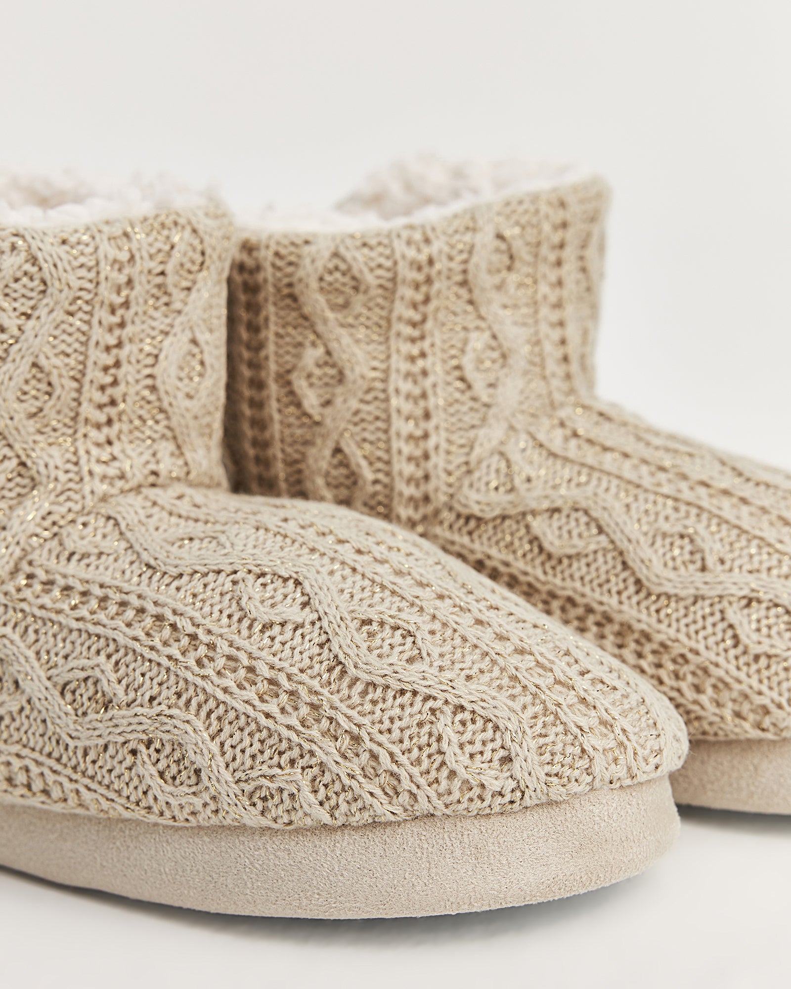 kadın panduf,kadın ev içi panduf,bayan panduf,kadın kışlık panduf,ev için kadın panduf,kadın panduf modelleri,yumuşak kadın panduf,sıcak tutan kadın panduf,kadın ev pandufu,peluş kadın panduf