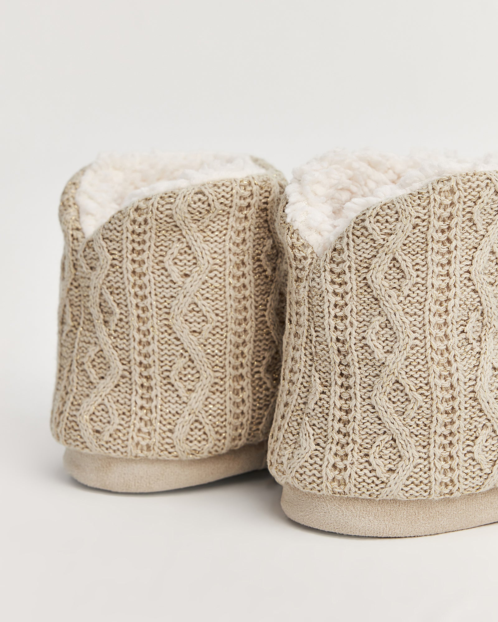 kadın panduf,kadın ev içi panduf,bayan panduf,kadın kışlık panduf,ev için kadın panduf,kadın panduf modelleri,yumuşak kadın panduf,sıcak tutan kadın panduf,kadın ev pandufu,peluş kadın panduf