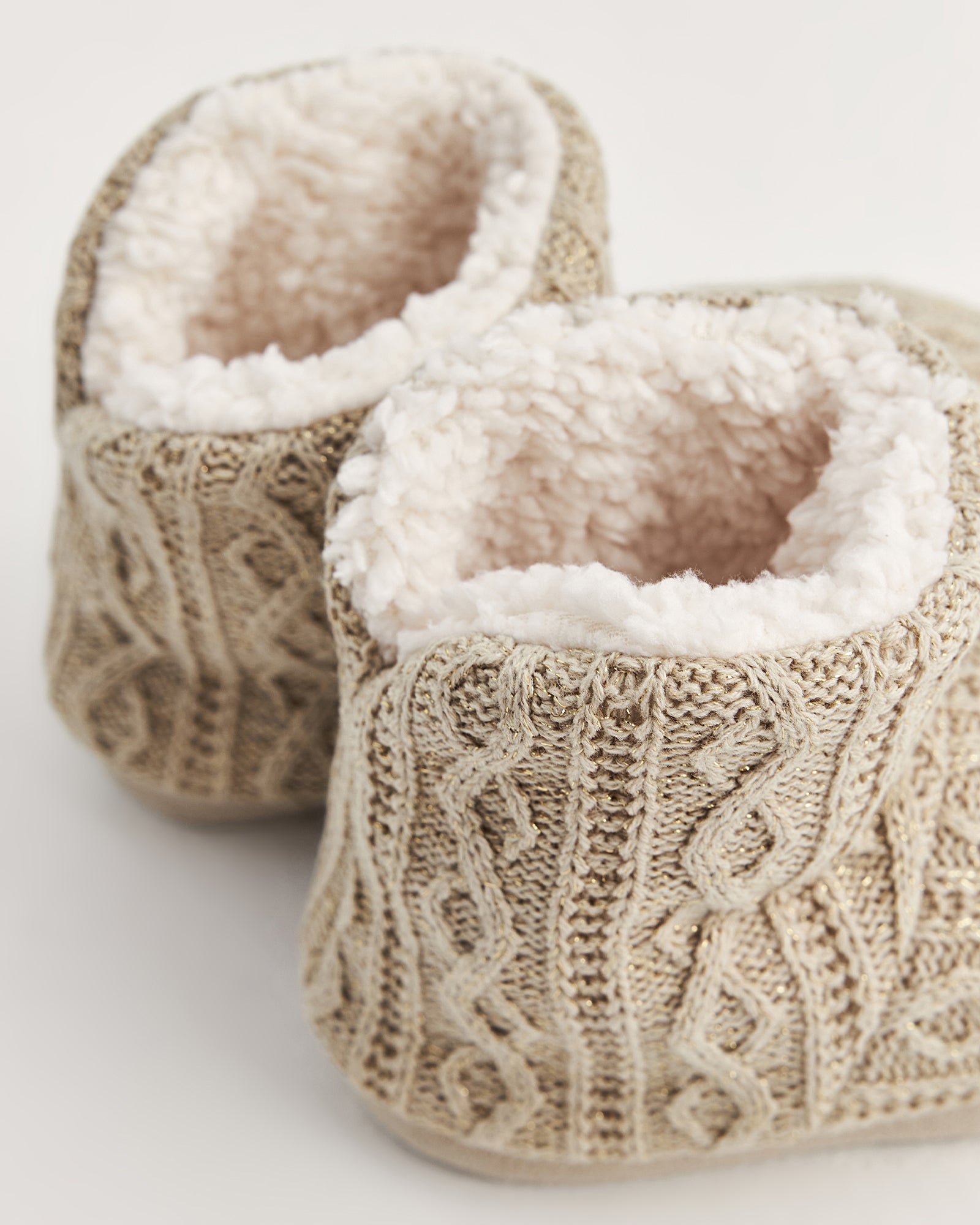 kadın panduf,kadın ev içi panduf,bayan panduf,kadın kışlık panduf,ev için kadın panduf,kadın panduf modelleri,yumuşak kadın panduf,sıcak tutan kadın panduf,kadın ev pandufu,peluş kadın panduf