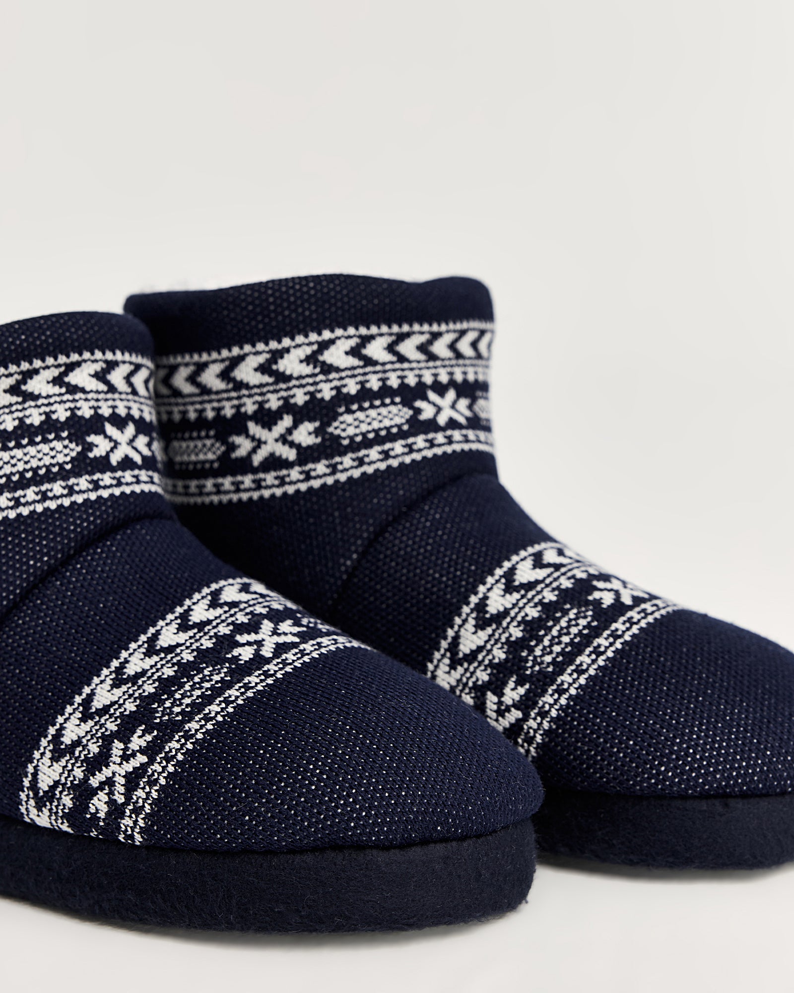 kadın panduf,kadın ev içi panduf,bayan panduf,kadın kışlık panduf,ev için kadın panduf,kadın panduf modelleri,yumuşak kadın panduf,sıcak tutan kadın panduf,kadın ev pandufu,peluş kadın panduf