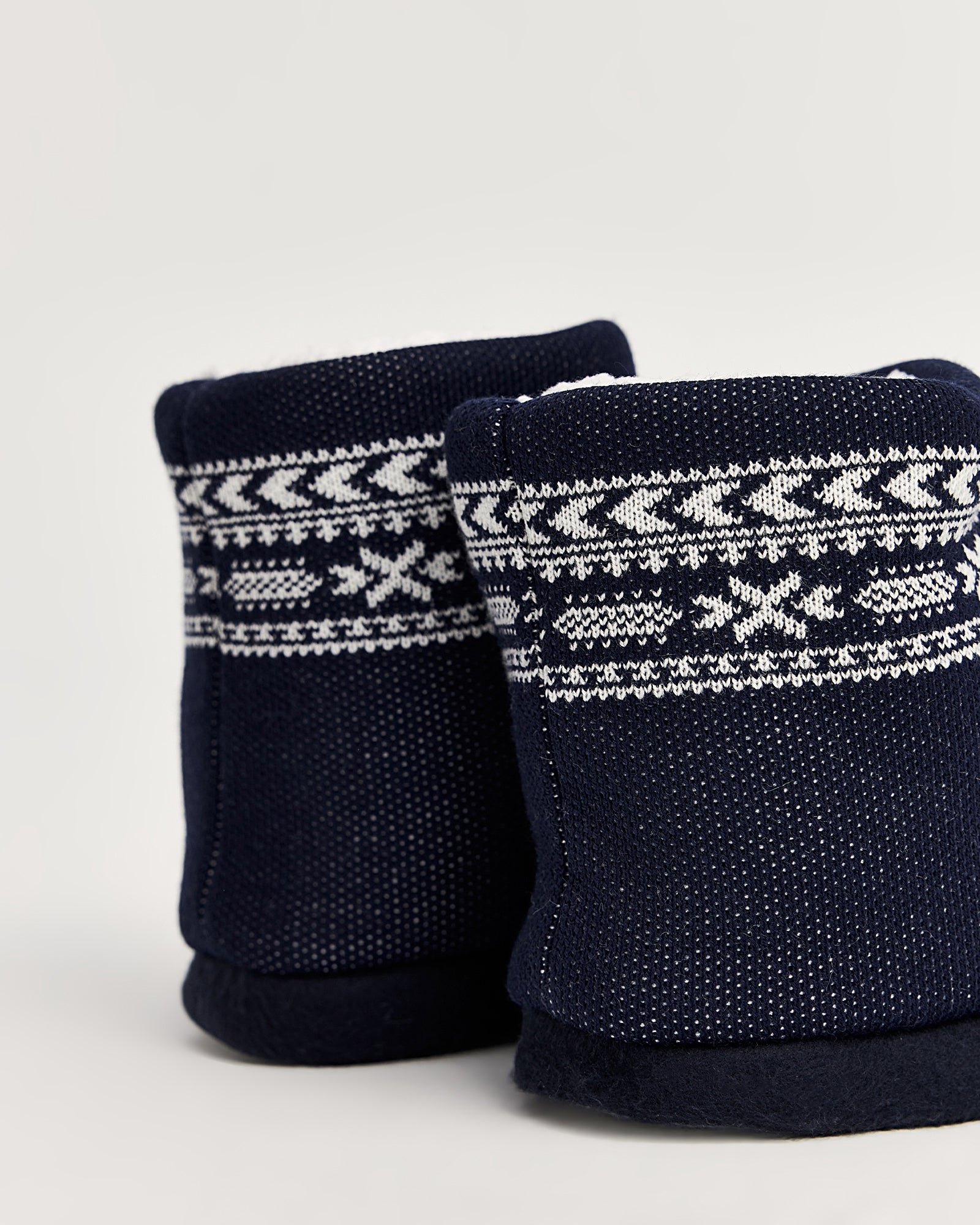 kadın panduf,kadın ev içi panduf,bayan panduf,kadın kışlık panduf,ev için kadın panduf,kadın panduf modelleri,yumuşak kadın panduf,sıcak tutan kadın panduf,kadın ev pandufu,peluş kadın panduf