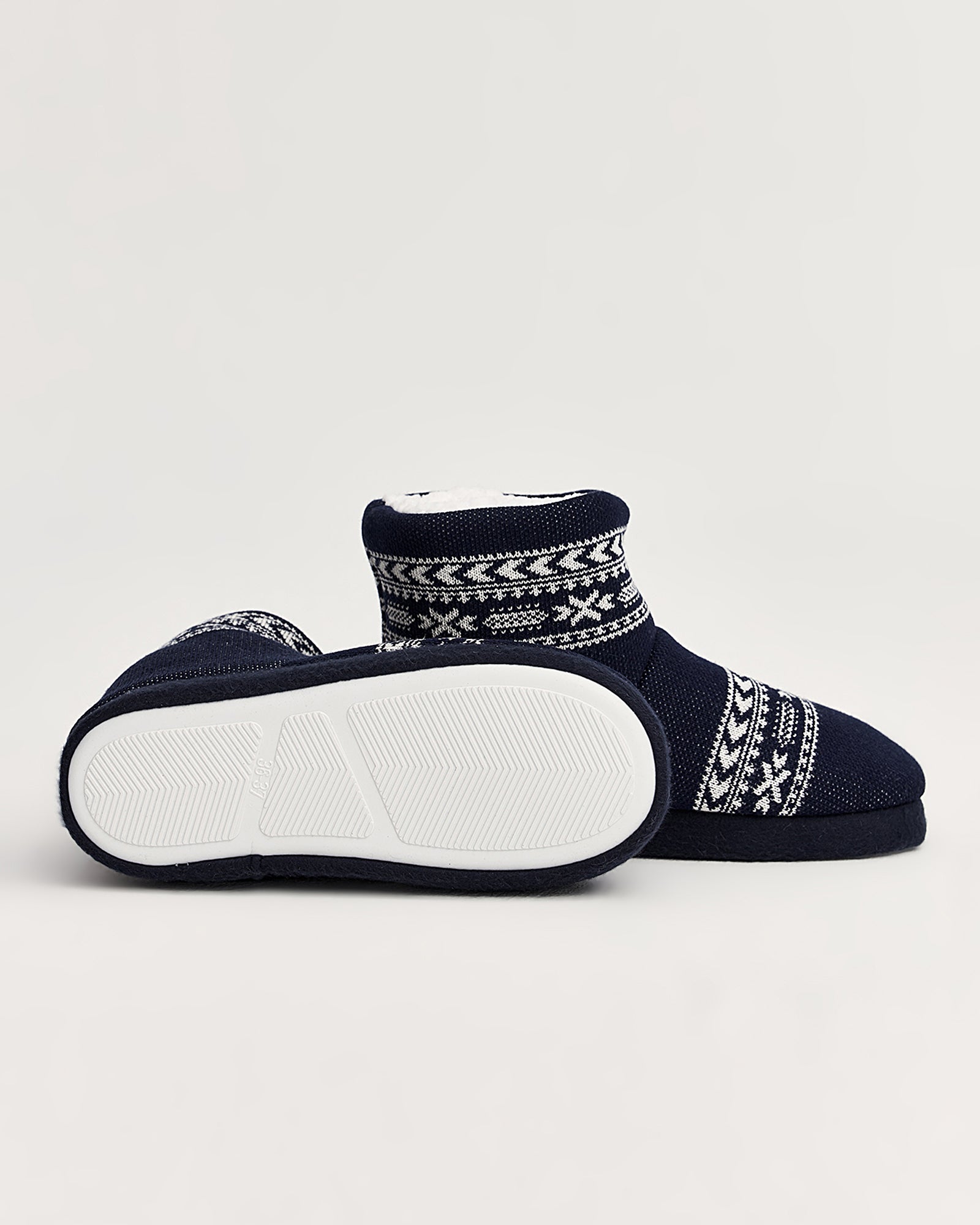 kadın panduf,kadın ev içi panduf,bayan panduf,kadın kışlık panduf,ev için kadın panduf,kadın panduf modelleri,yumuşak kadın panduf,sıcak tutan kadın panduf,kadın ev pandufu,peluş kadın panduf