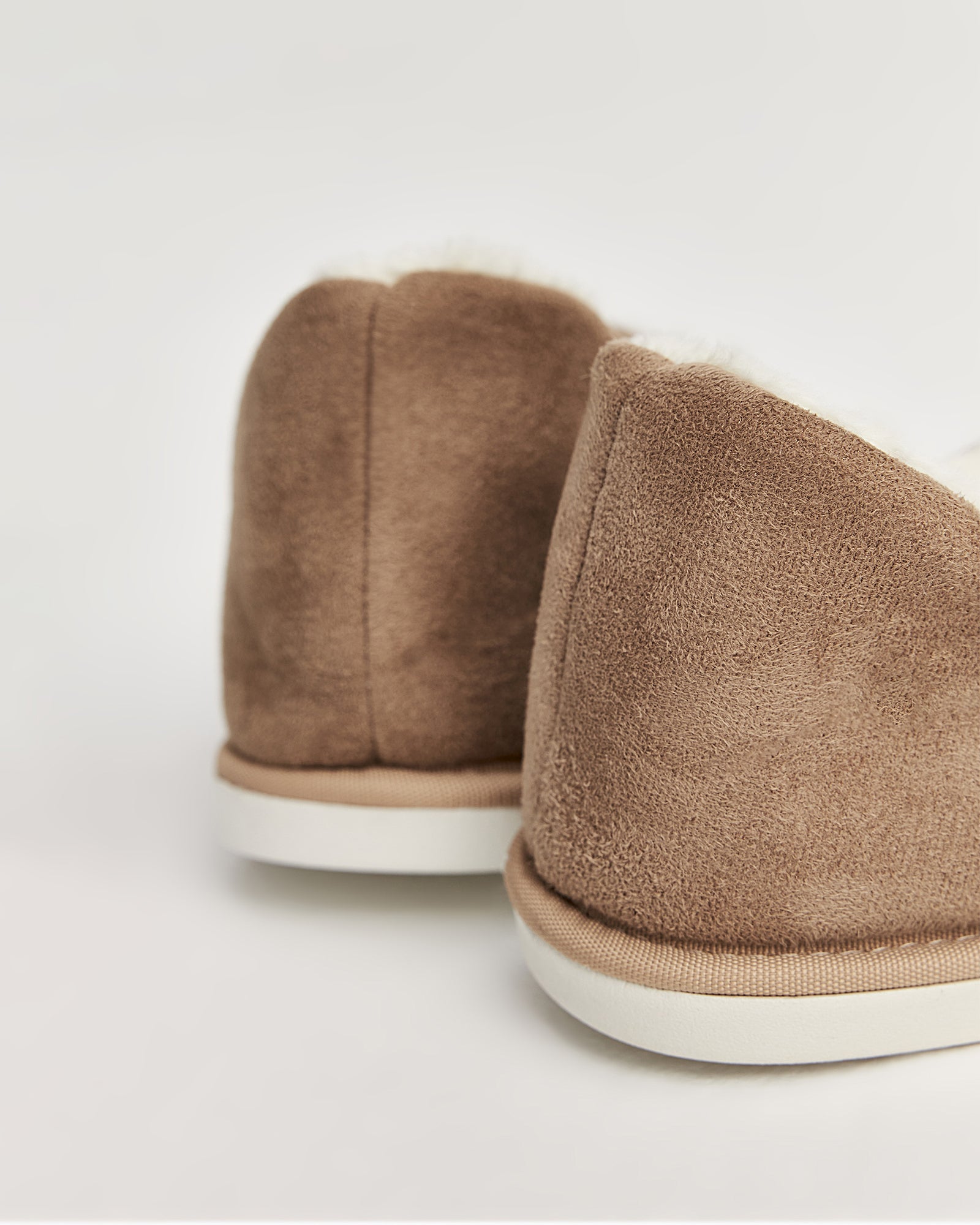 erkek ev içi ayakkabı,erkek ev ayakkabısı,erkek iç mekan ayakkabısı,erkek ev için ayakkabı,erkek ev ayakkabısı modelleri,erkek ev içi ayakkabı çeşitleri,rahat erkek ev ayakkabısı,konforlu erkek ev içi ayakkabı,erkek ev ayakkabısı fiyatları