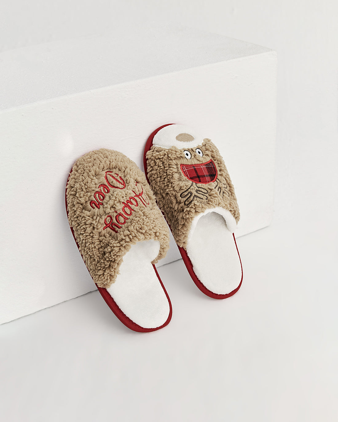 kadın ev terliği,kadın ev içi terlik,bayan ev terliği,kadın kışlık terlik,kadın yazlık terlik,evde giyilen kadın terlikleri,kadın konforlu terlik,rahat kadın ev terliği,kaymaz taban kadın terlik,kapalı kadın ev terliği