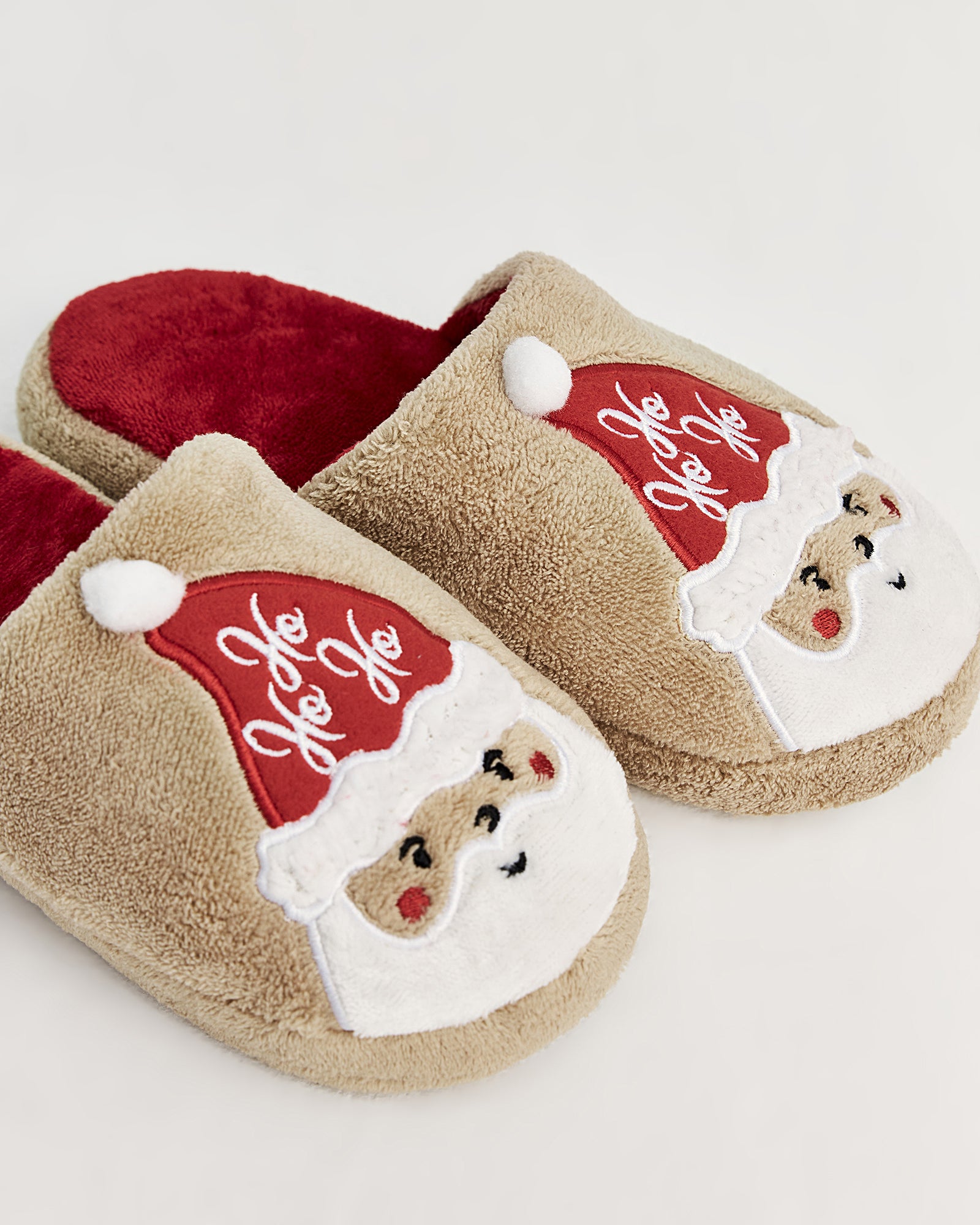 kadın ev terliği,kadın ev içi terlik,bayan ev terliği,kadın kışlık terlik,kadın yazlık terlik,evde giyilen kadın terlikleri,kadın konforlu terlik,rahat kadın ev terliği,kaymaz taban kadın terlik,kapalı kadın ev terliği