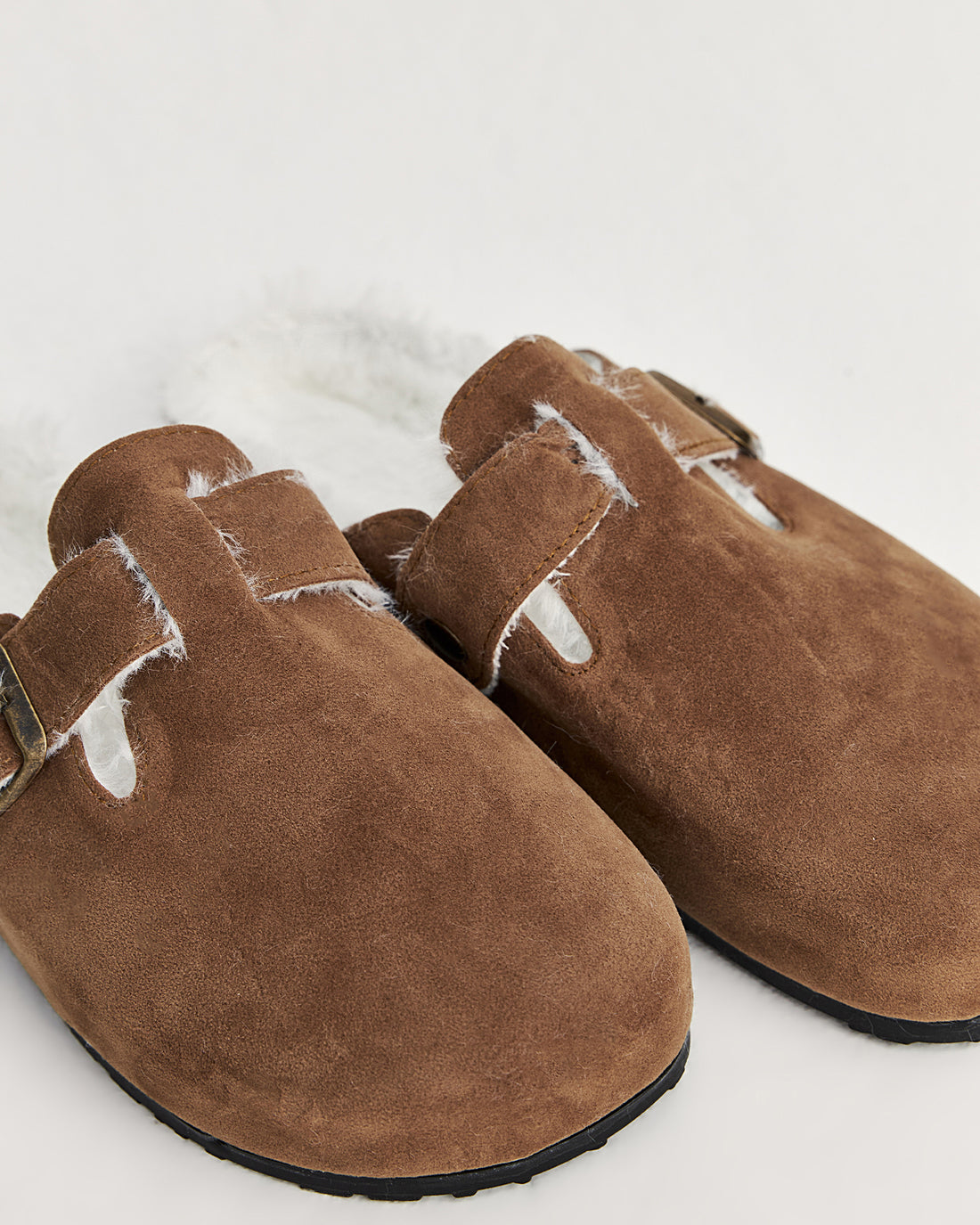 kadın ev terliği,kadın ev içi terlik,bayan ev terliği,kadın kışlık terlik,kadın yazlık terlik,evde giyilen kadın terlikleri,kadın konforlu terlik,rahat kadın ev terliği,kaymaz taban kadın terlik,kapalı kadın ev terliği