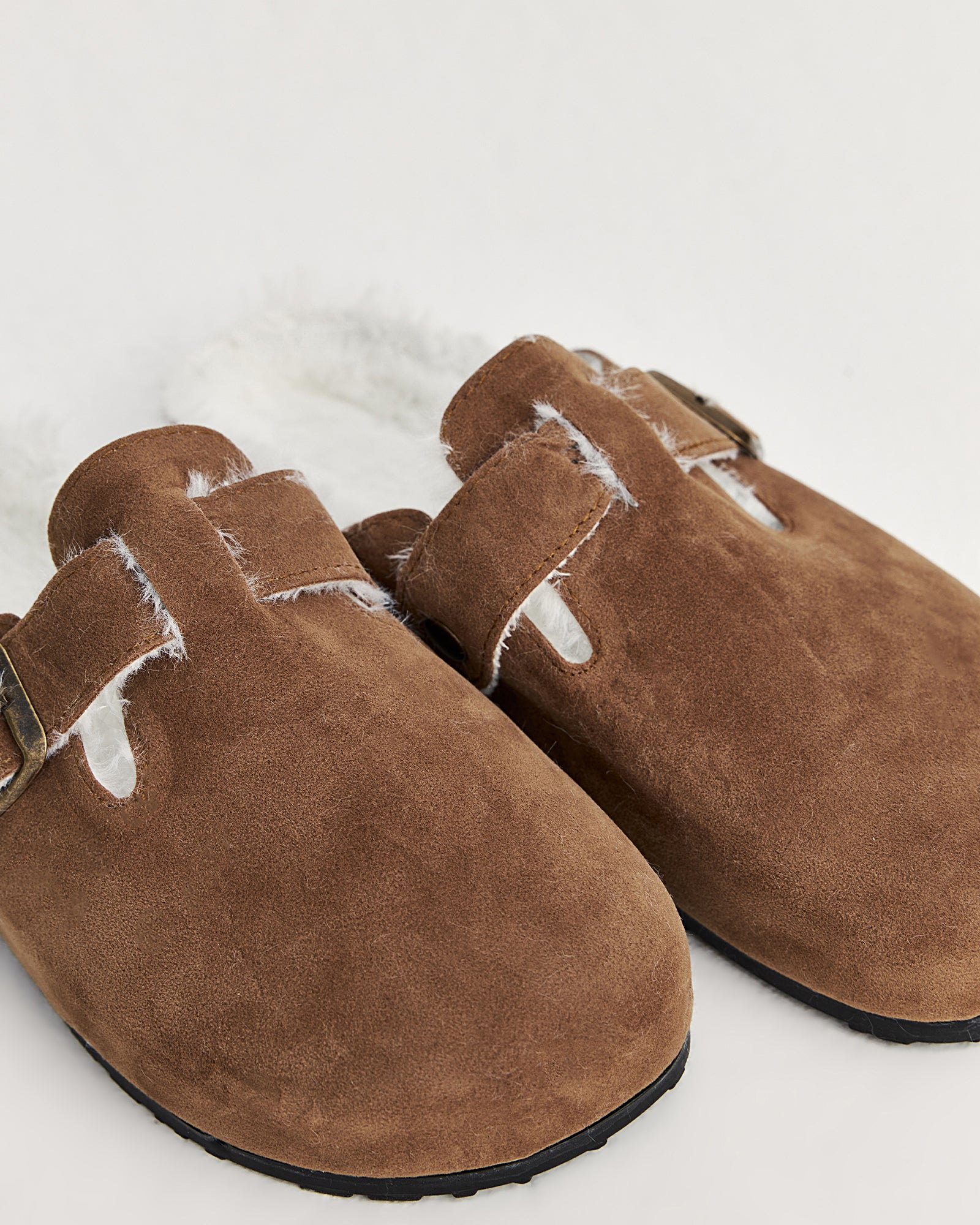 kadın ev terliği,kadın ev içi terlik,bayan ev terliği,kadın kışlık terlik,kadın yazlık terlik,evde giyilen kadın terlikleri,kadın konforlu terlik,rahat kadın ev terliği,kaymaz taban kadın terlik,kapalı kadın ev terliği