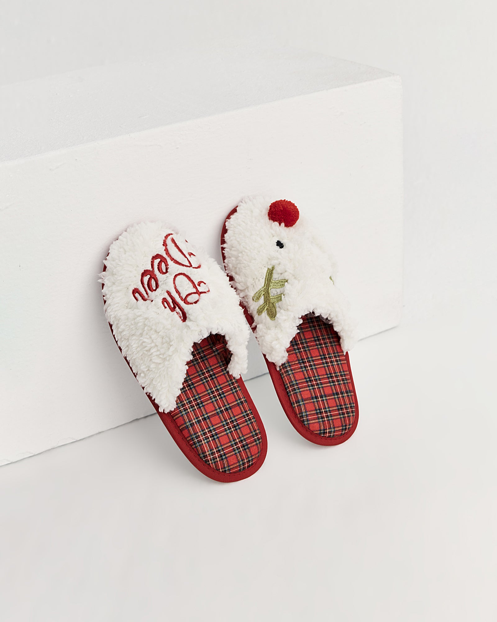 kadın ev terliği,kadın ev içi terlik,bayan ev terliği,kadın kışlık terlik,kadın yazlık terlik,evde giyilen kadın terlikleri,kadın konforlu terlik,rahat kadın ev terliği,kaymaz taban kadın terlik,kapalı kadın ev terliği