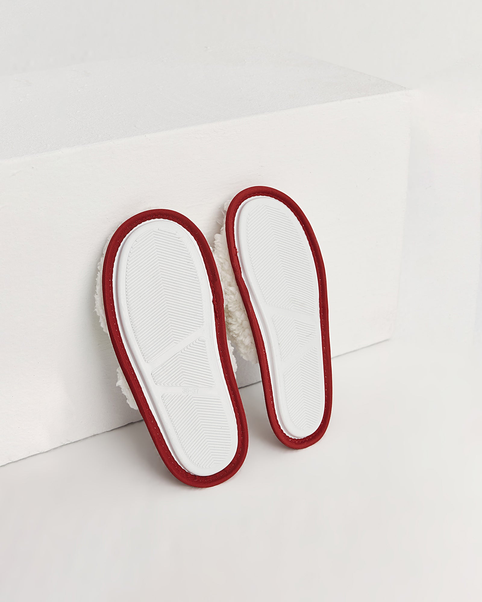 kadın ev terliği,kadın ev içi terlik,bayan ev terliği,kadın kışlık terlik,kadın yazlık terlik,evde giyilen kadın terlikleri,kadın konforlu terlik,rahat kadın ev terliği,kaymaz taban kadın terlik,kapalı kadın ev terliği