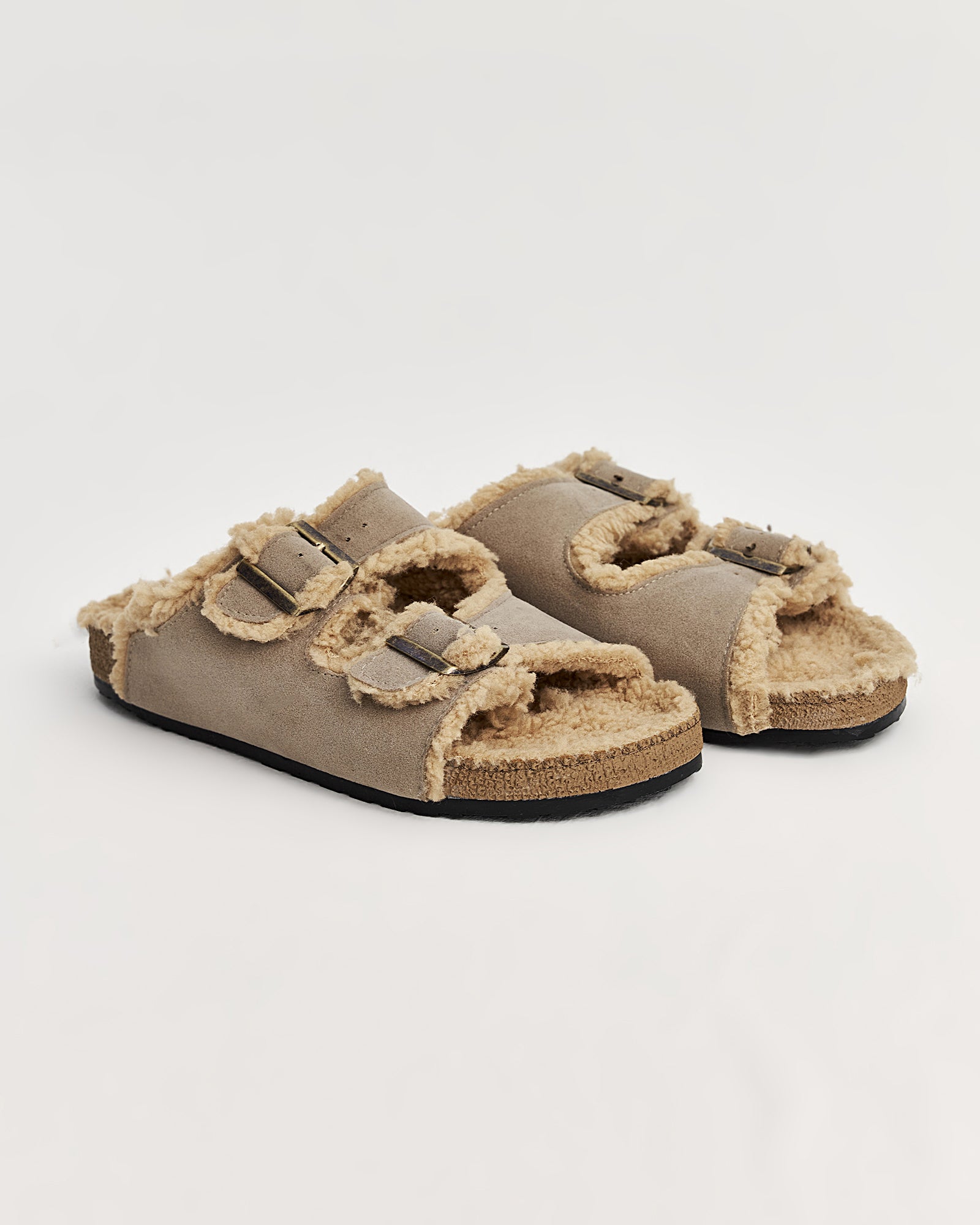 kadın ev terliği,kadın ev içi terlik,bayan ev terliği,kadın kışlık terlik,kadın yazlık terlik,evde giyilen kadın terlikleri,kadın konforlu terlik,rahat kadın ev terliği,kaymaz taban kadın terlik,kapalı kadın ev terliği