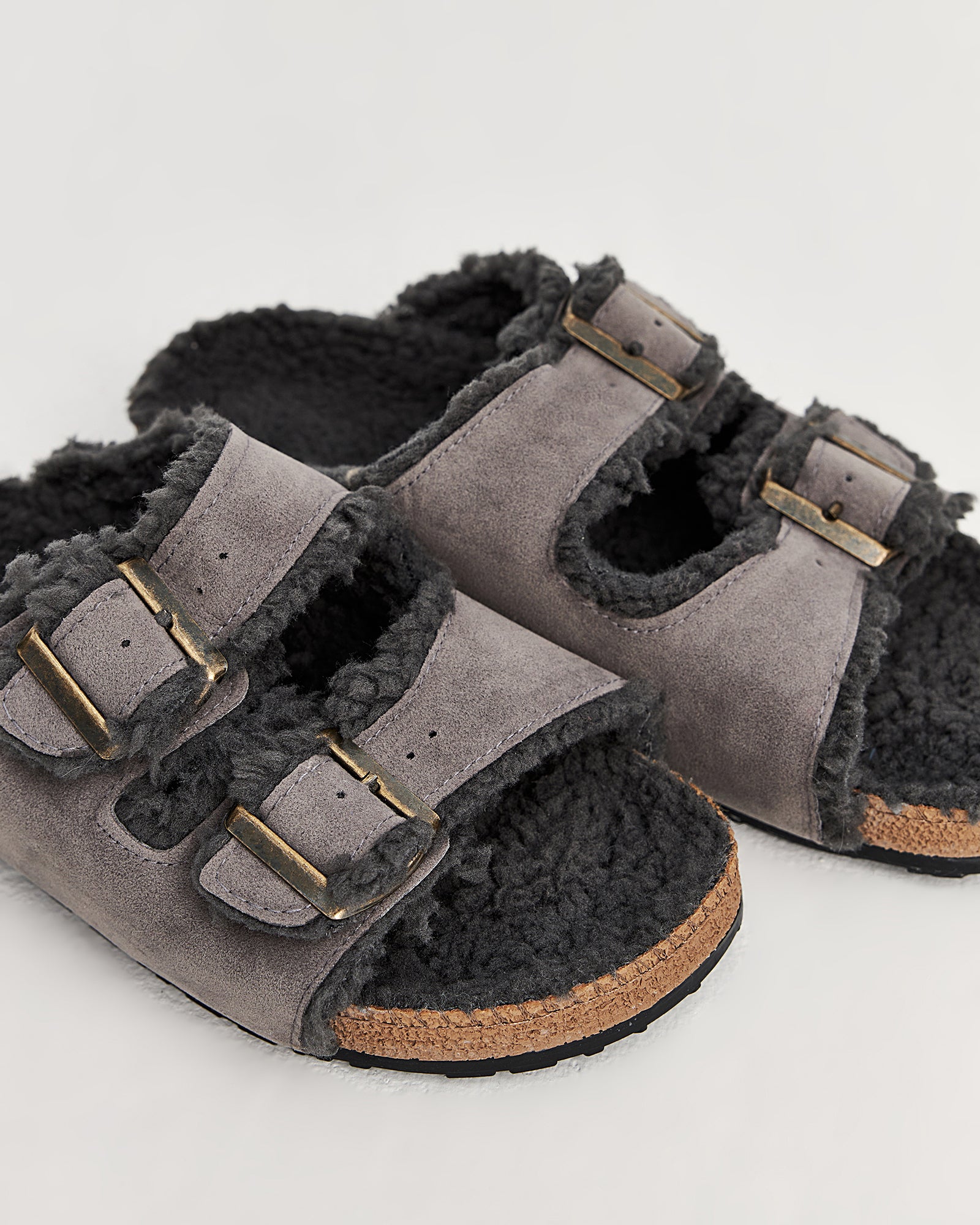 kadın ev terliği,kadın ev içi terlik,bayan ev terliği,kadın kışlık terlik,kadın yazlık terlik,evde giyilen kadın terlikleri,kadın konforlu terlik,rahat kadın ev terliği,kaymaz taban kadın terlik,kapalı kadın ev terliği