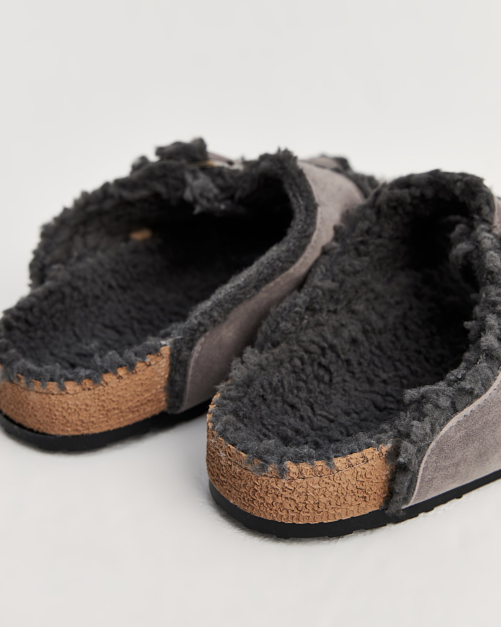 kadın ev terliği,kadın ev içi terlik,bayan ev terliği,kadın kışlık terlik,kadın yazlık terlik,evde giyilen kadın terlikleri,kadın konforlu terlik,rahat kadın ev terliği,kaymaz taban kadın terlik,kapalı kadın ev terliği