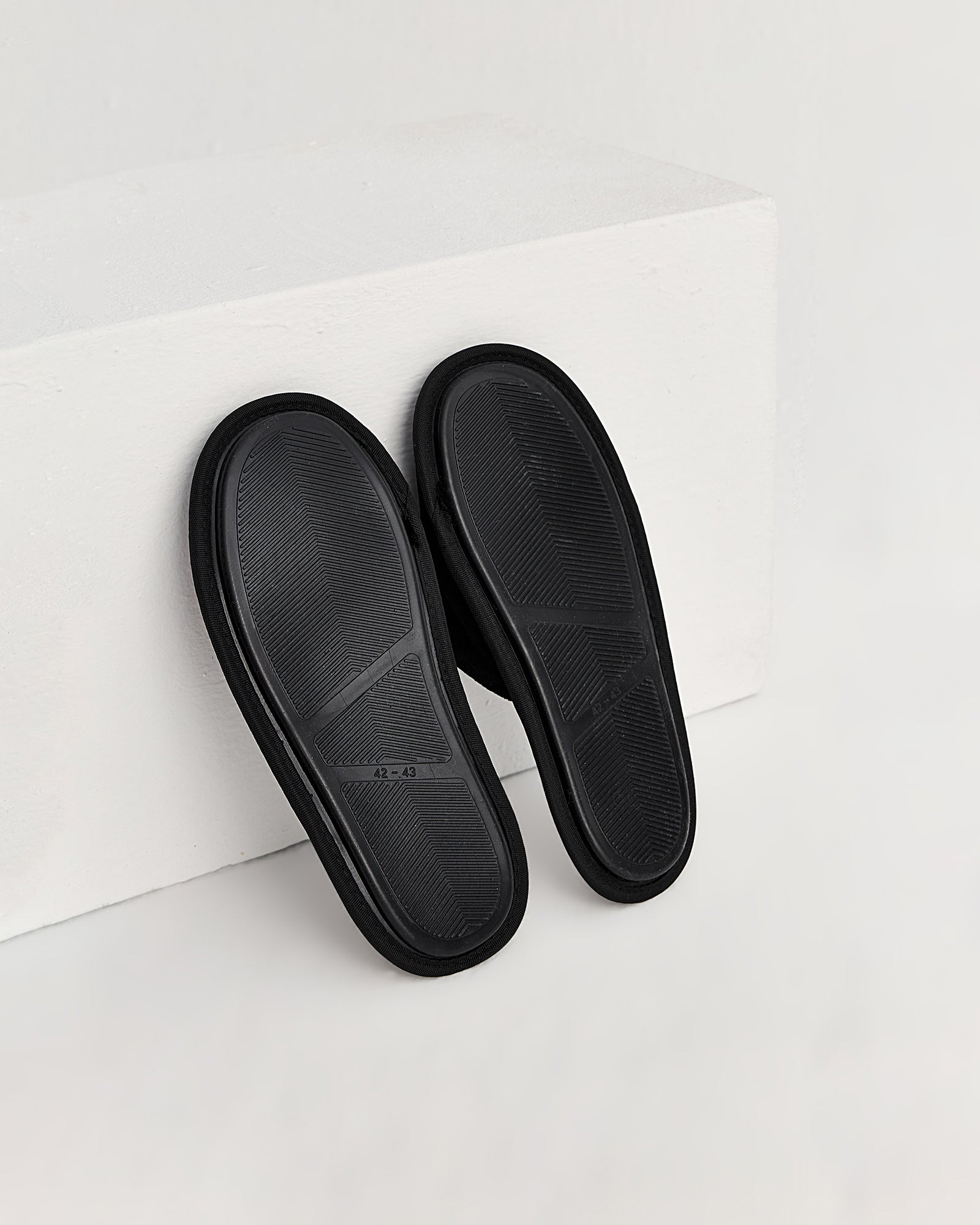 erkek ev terliği,erkek ev içi terlik,erkek ev terliği modelleri,erkek kışlık terlik,erkek yazlık ev terliği,erkek ev terliği fiyatları,evde giyilen erkek terlikleri,rahat erkek ev terliği,konforlu erkek ev terliği