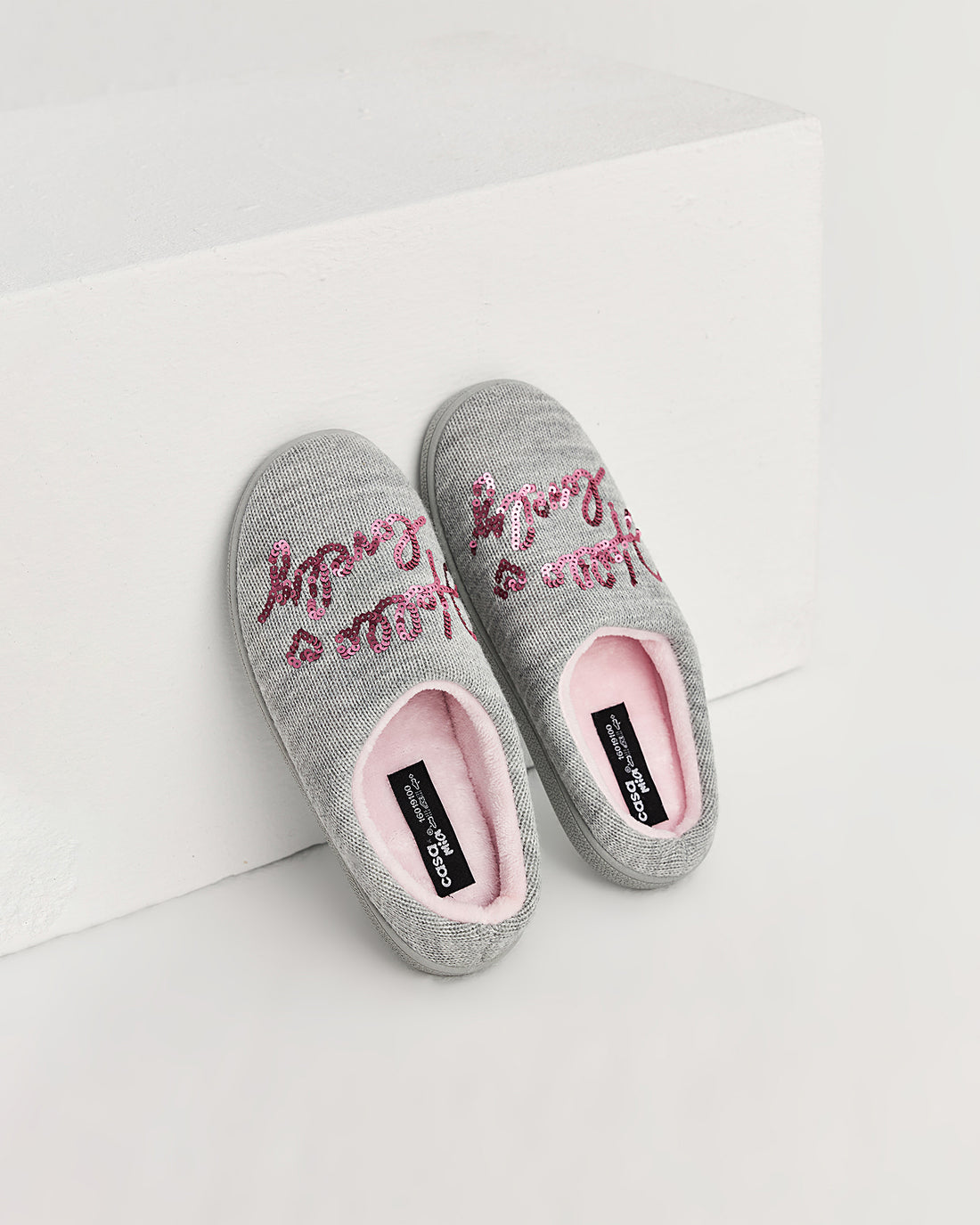 kadın ev terliği,kadın ev içi terlik,bayan ev terliği,kadın kışlık terlik,kadın yazlık terlik,evde giyilen kadın terlikleri,kadın konforlu terlik,rahat kadın ev terliği,kaymaz taban kadın terlik,kapalı kadın ev terliği