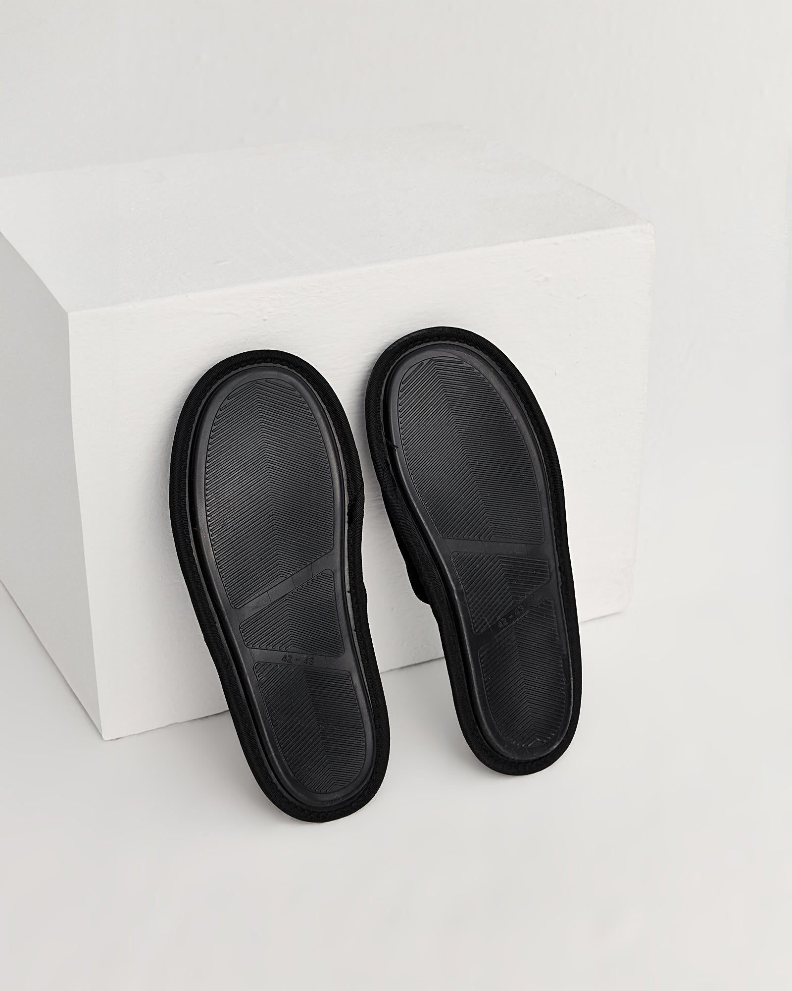 erkek ev terliği,erkek ev içi terlik,erkek ev terliği modelleri,erkek kışlık terlik,erkek yazlık ev terliği,erkek ev terliği fiyatları,evde giyilen erkek terlikleri,rahat erkek ev terliği,konforlu erkek ev terliği