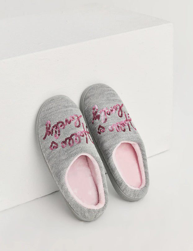 kadın ev terliği,kadın ev içi terlik,bayan ev terliği,kadın kışlık terlik,kadın yazlık terlik,evde giyilen kadın terlikleri,kadın konforlu terlik,rahat kadın ev terliği,kaymaz taban kadın terlik,kapalı kadın ev terliği