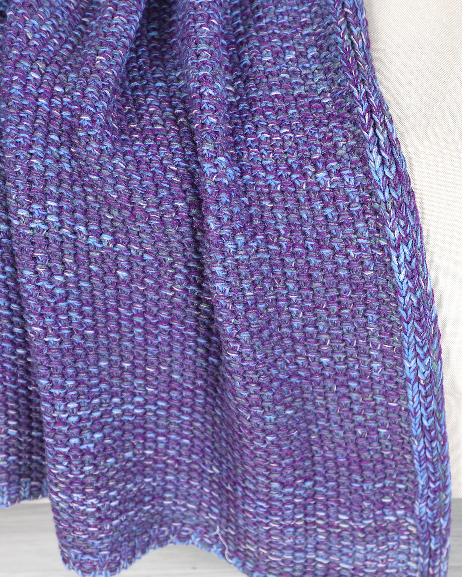 Triko TV Battaniyesi Kişiye Özel Deri Etiketli