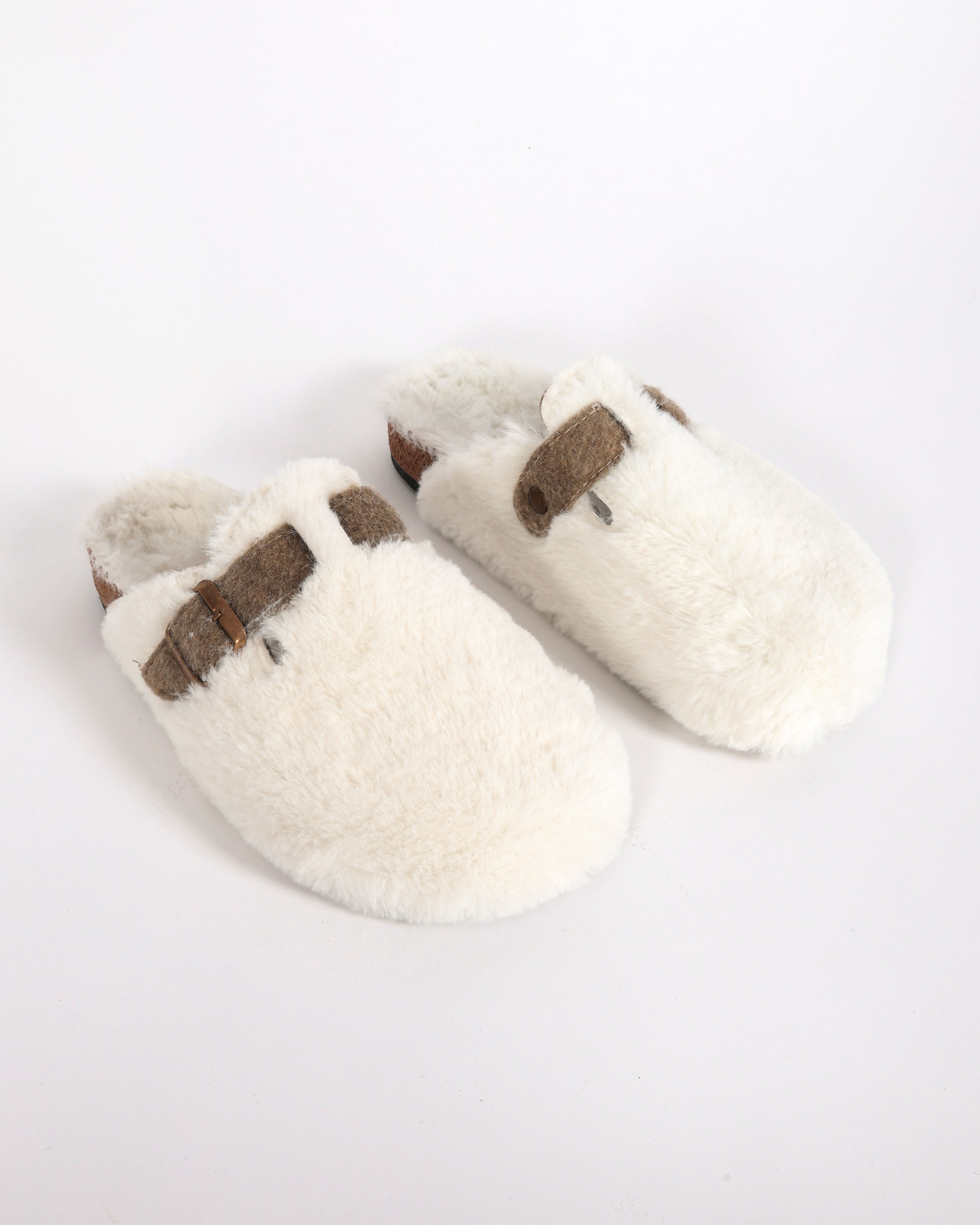 Kadın Kışlık Tavşan Kumaşlı Yumuşak Tokalı Bahçe Ve Ev İçi Terlik