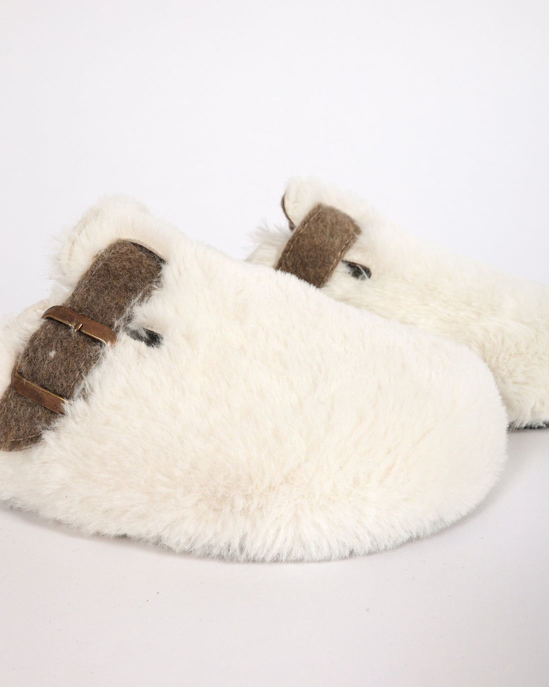 Kadın Kışlık Tavşan Kumaşlı Yumuşak Tokalı Bahçe Ve Ev İçi Terlik