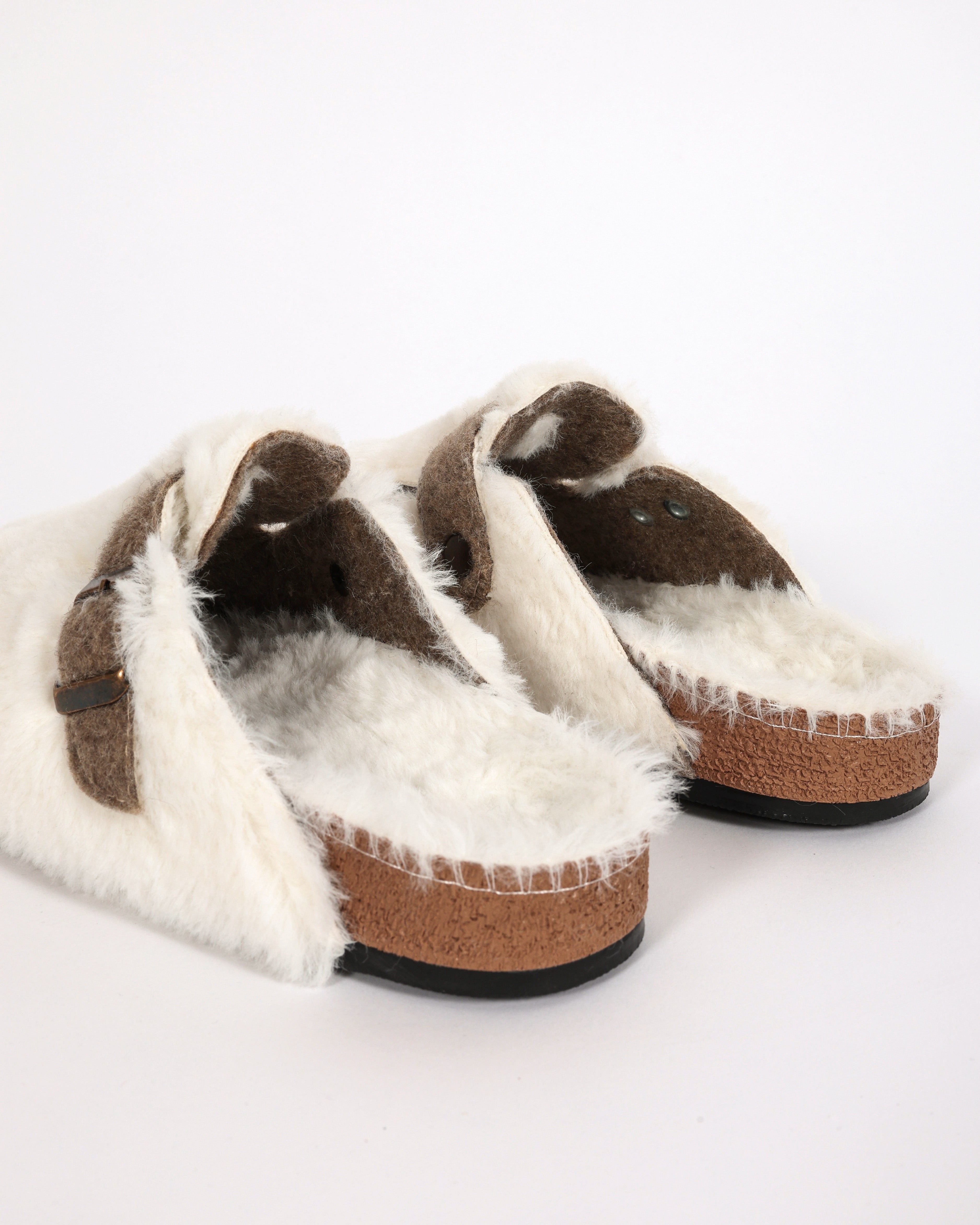 Kadın Kışlık Tavşan Kumaşlı Yumuşak Tokalı Bahçe Ve Ev İçi Terlik