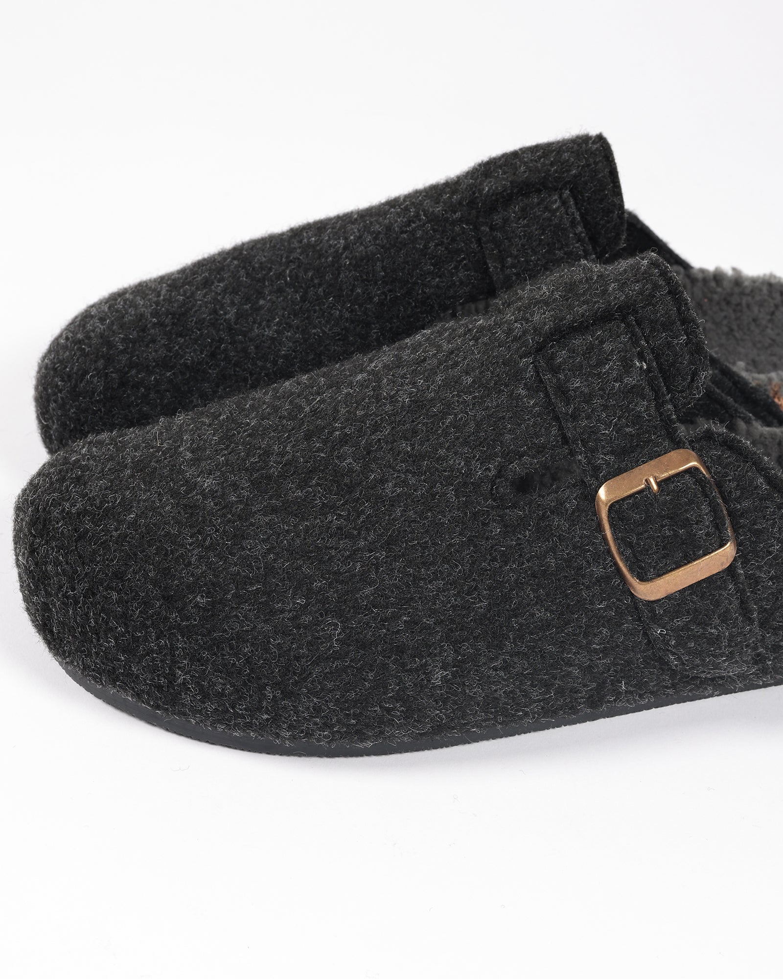 erkek ev içi ayakkabı,erkek ev ayakkabısı,erkek iç mekan ayakkabısı,erkek ev için ayakkabı,erkek ev ayakkabısı modelleri,erkek ev içi ayakkabı çeşitleri,rahat erkek ev ayakkabısı,konforlu erkek ev içi ayakkabı,erkek ev ayakkabısı fiyatları