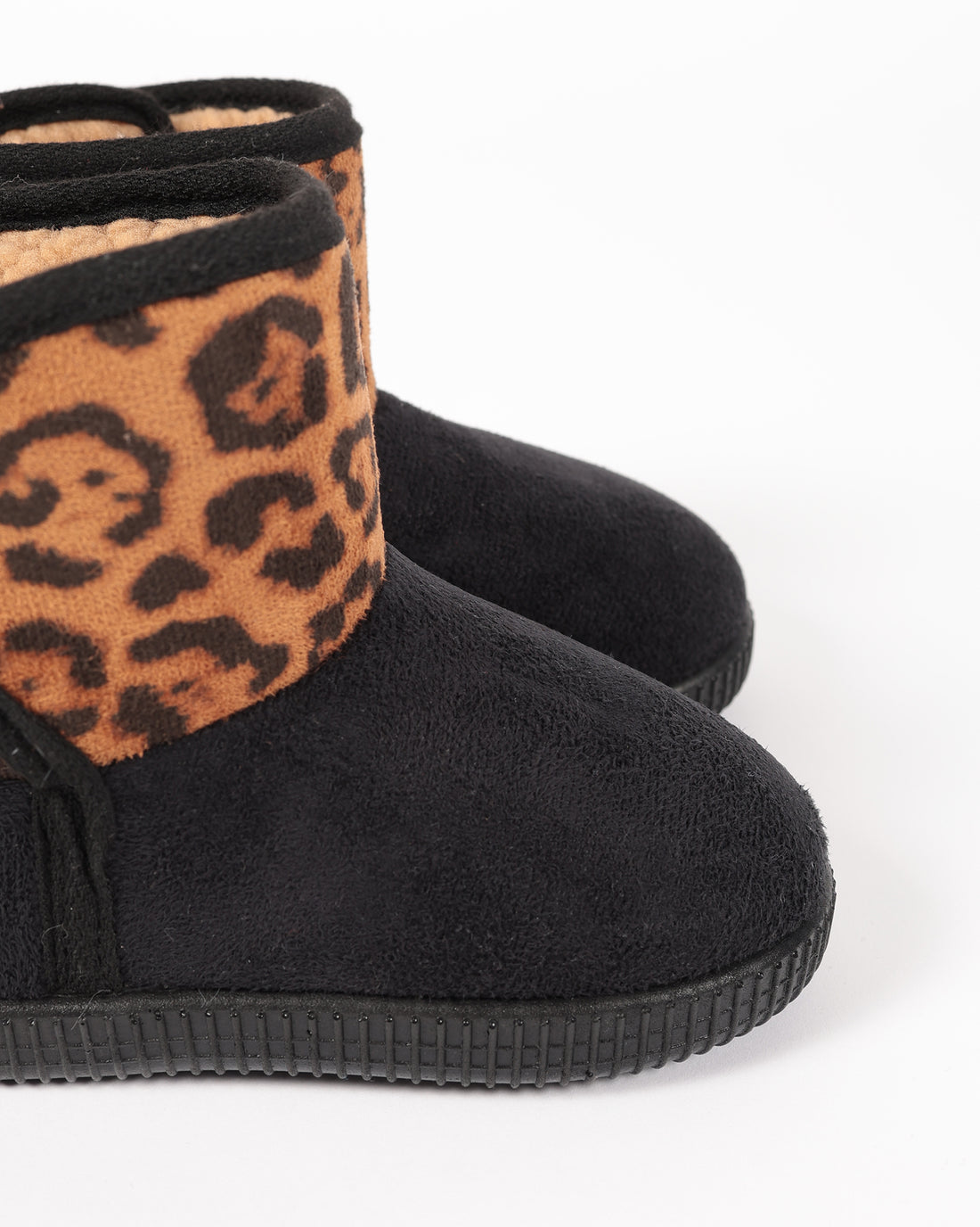 Bebek ve Çocuk Siyah Leopar Desenli Siyah Taban Pelüş Ev Botu