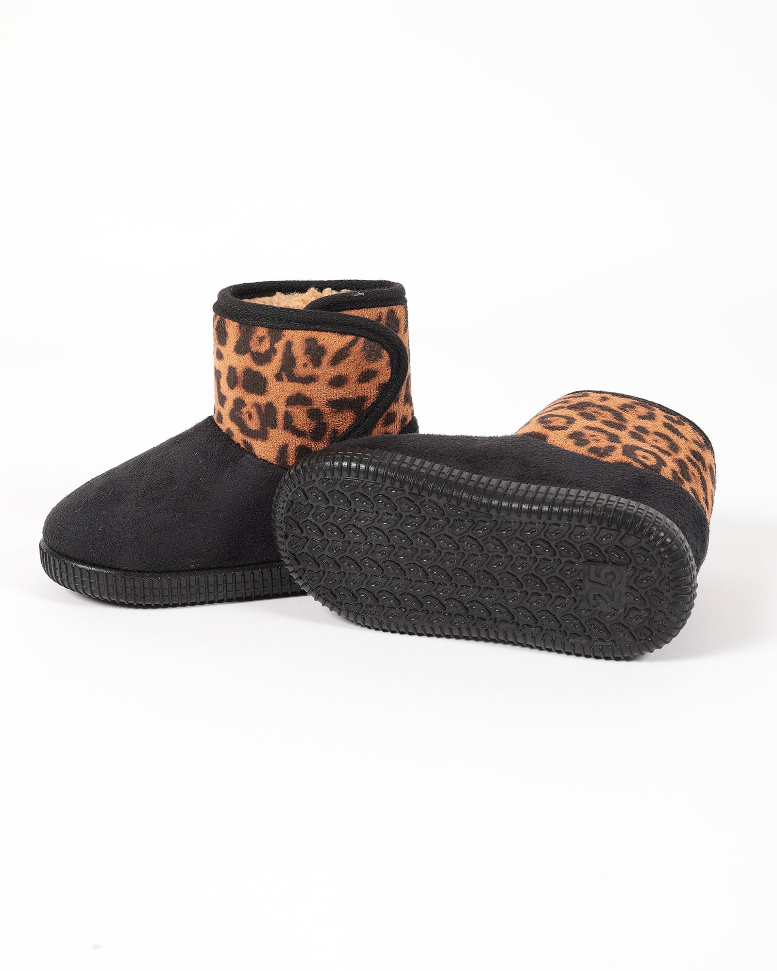 Bebek ve Çocuk Siyah Leopar Desenli Siyah Taban Pelüş Ev Botu
