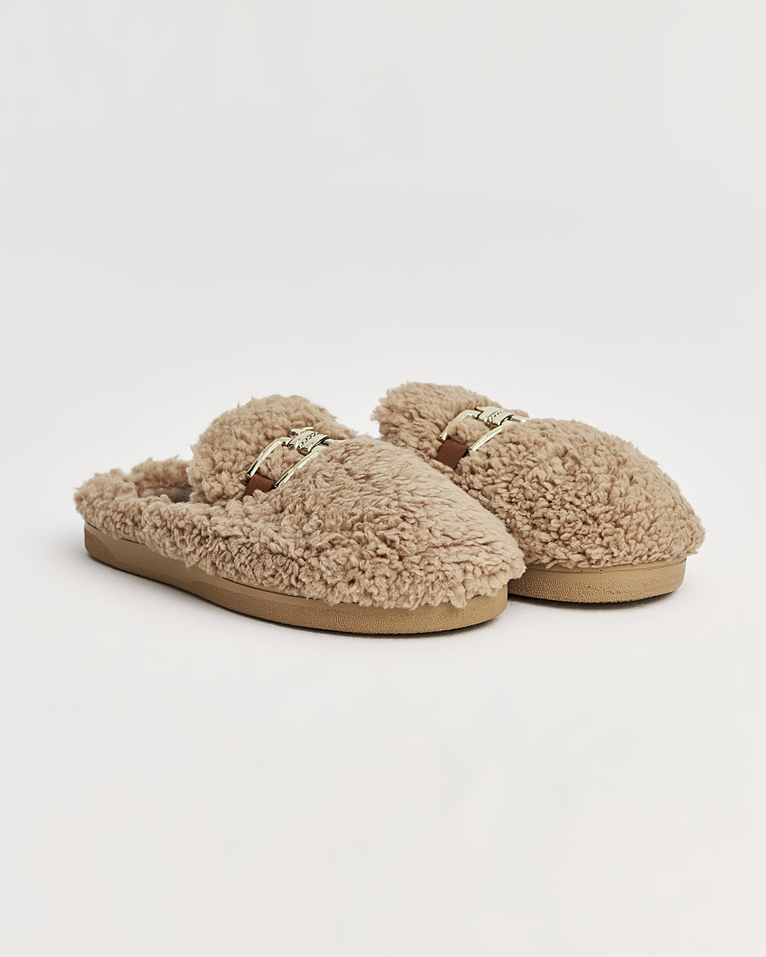 kadın ev terliği,kadın ev içi terlik,bayan ev terliği,kadın kışlık terlik,kadın yazlık terlik,evde giyilen kadın terlikleri,kadın konforlu terlik,rahat kadın ev terliği,kaymaz taban kadın terlik,kapalı kadın ev terliği