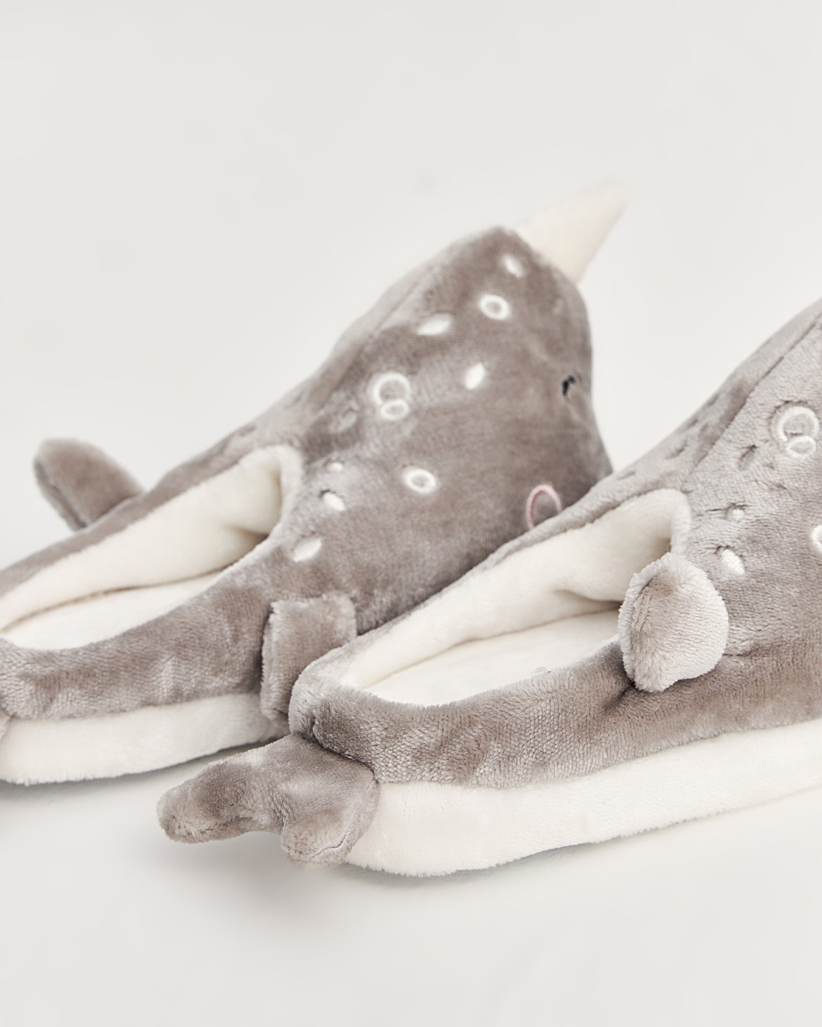 kadın ev içi ayakkabı,bayan ev içi ayakkabı,kadın ev ayakkabısı,kadın iç mekan ayakkabısı,kadın ev ayakkabı modelleri,rahat kadın ev içi ayakkabı,ortopedik ev içi ayakkabı kadın,yumuşak tabanlı kadın ev ayakkabısı,kapalı kadın ev içi ayakkabı,kadın ev ayakkabısı kışlık