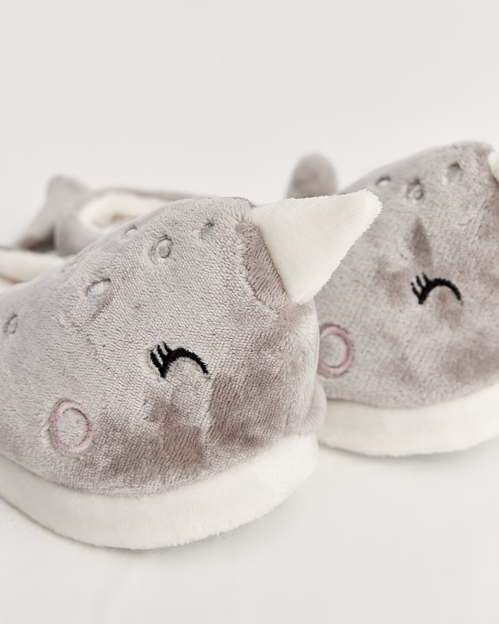 kadın ev içi ayakkabı,bayan ev içi ayakkabı,kadın ev ayakkabısı,kadın iç mekan ayakkabısı,kadın ev ayakkabı modelleri,rahat kadın ev içi ayakkabı,ortopedik ev içi ayakkabı kadın,yumuşak tabanlı kadın ev ayakkabısı,kapalı kadın ev içi ayakkabı,kadın ev ayakkabısı kışlık