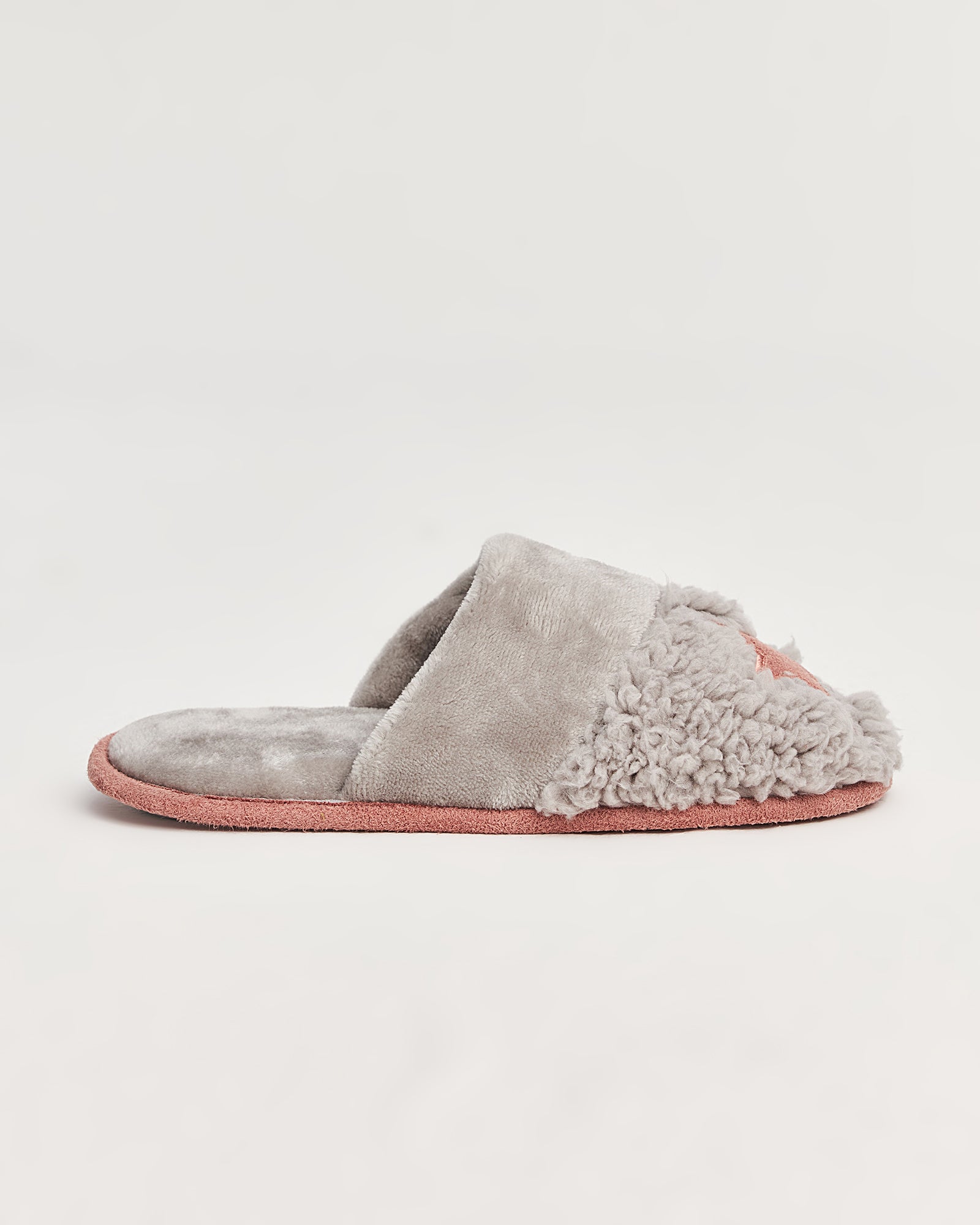 kadın ev terliği,kadın ev içi terlik,bayan ev terliği,kadın kışlık terlik,kadın yazlık terlik,evde giyilen kadın terlikleri,kadın konforlu terlik,rahat kadın ev terliği,kaymaz taban kadın terlik,kapalı kadın ev terliği