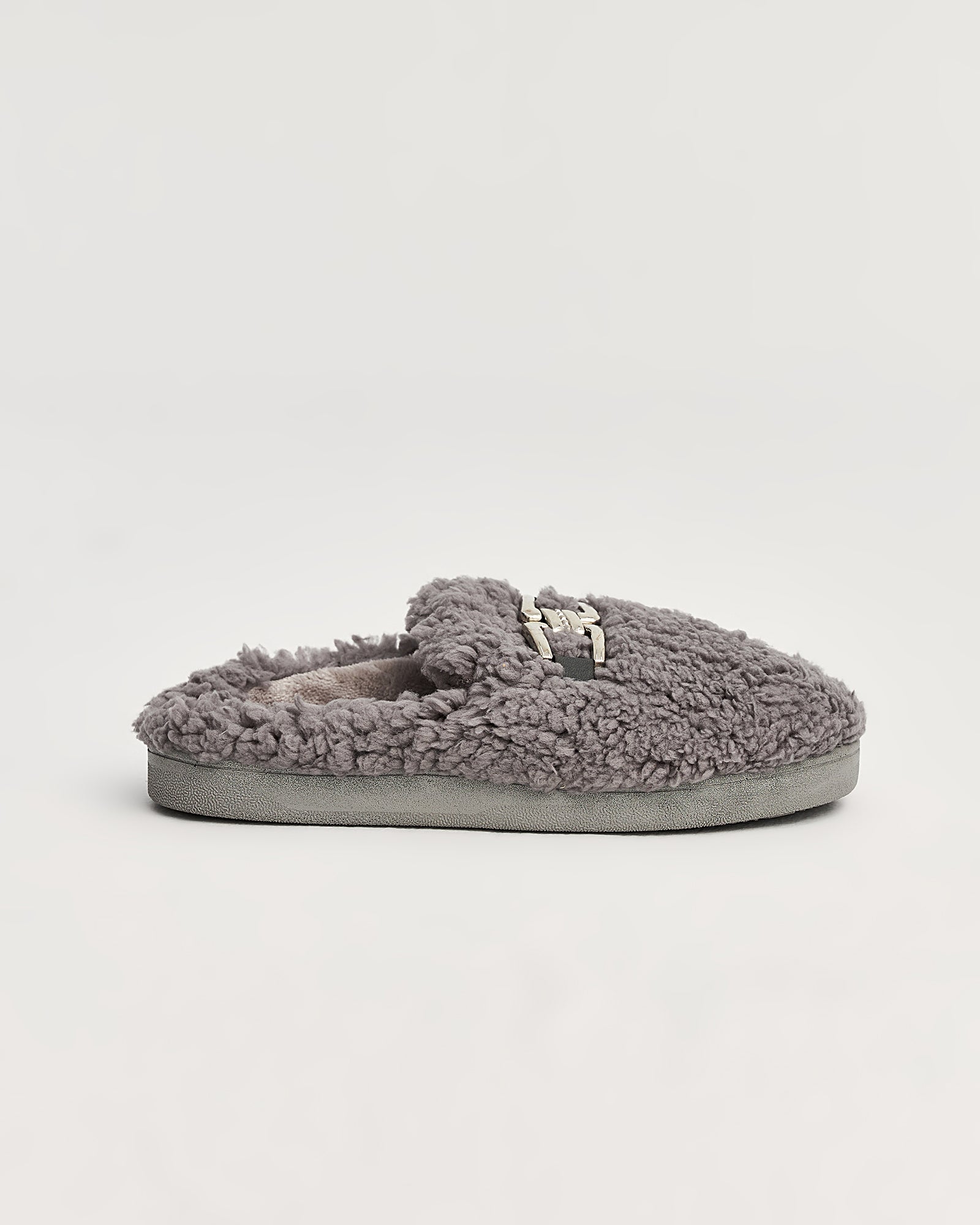 kadın ev terliği,kadın ev içi terlik,bayan ev terliği,kadın kışlık terlik,kadın yazlık terlik,evde giyilen kadın terlikleri,kadın konforlu terlik,rahat kadın ev terliği,kaymaz taban kadın terlik,kapalı kadın ev terliği