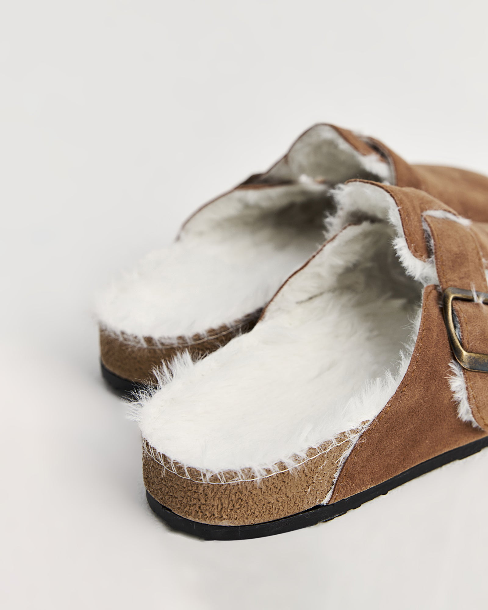 kadın ev terliği,kadın ev içi terlik,bayan ev terliği,kadın kışlık terlik,kadın yazlık terlik,evde giyilen kadın terlikleri,kadın konforlu terlik,rahat kadın ev terliği,kaymaz taban kadın terlik,kapalı kadın ev terliği