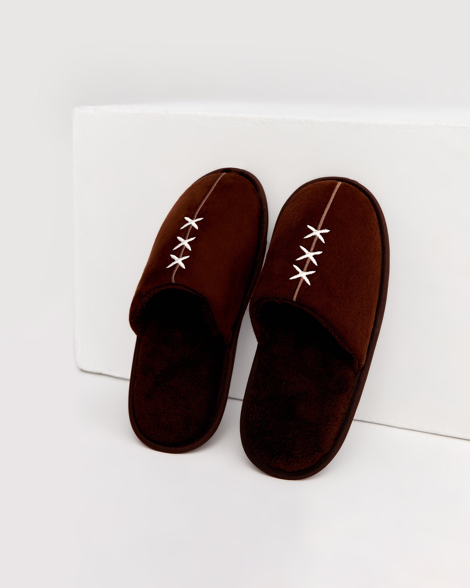 erkek ev terliği,erkek ev içi terlik,erkek ev terliği modelleri,erkek kışlık terlik,erkek yazlık ev terliği,erkek ev terliği fiyatları,evde giyilen erkek terlikleri,rahat erkek ev terliği,konforlu erkek ev terliği